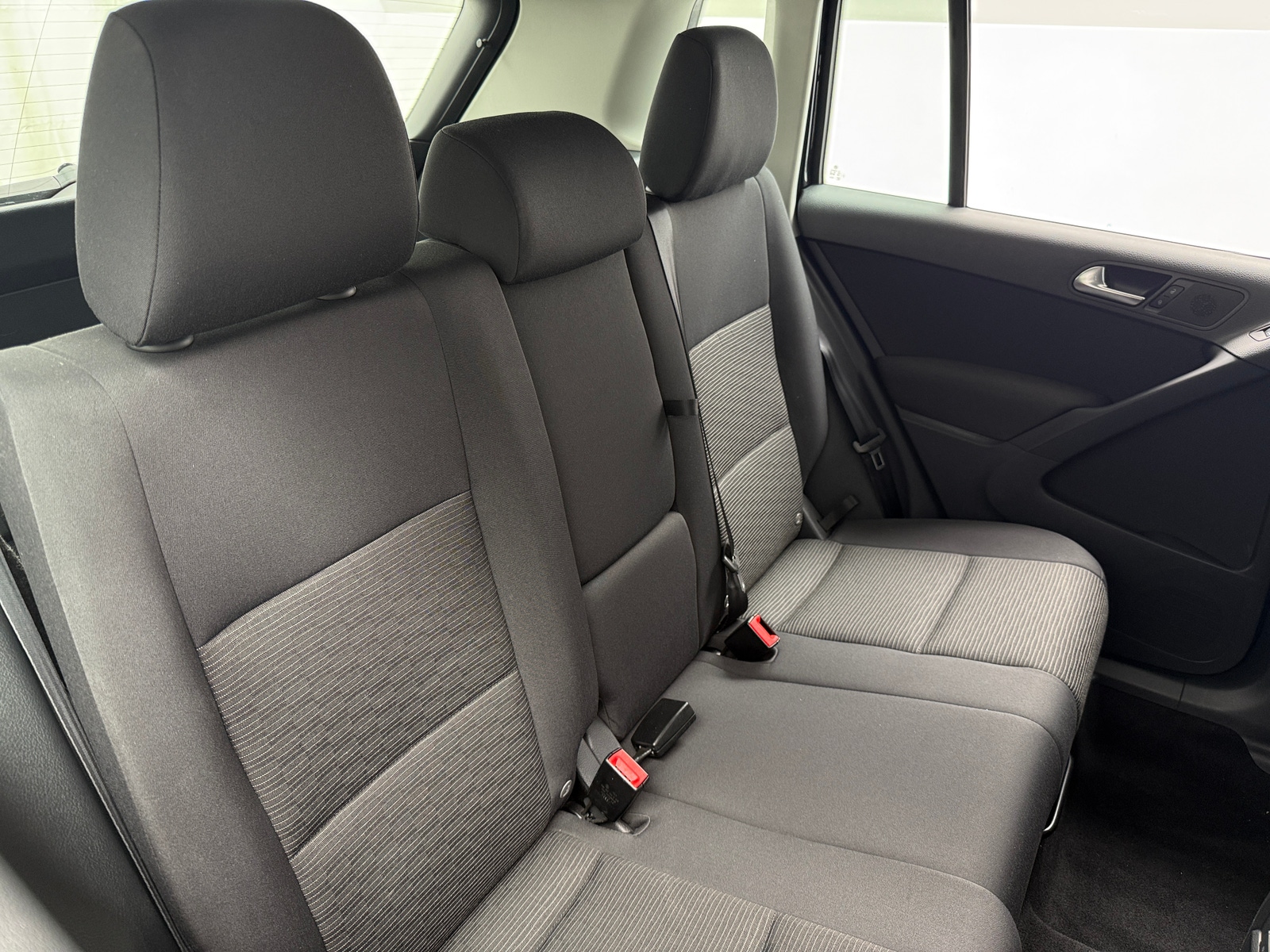 Thumbnail: 2017 Volkswagen Tiguan - 6