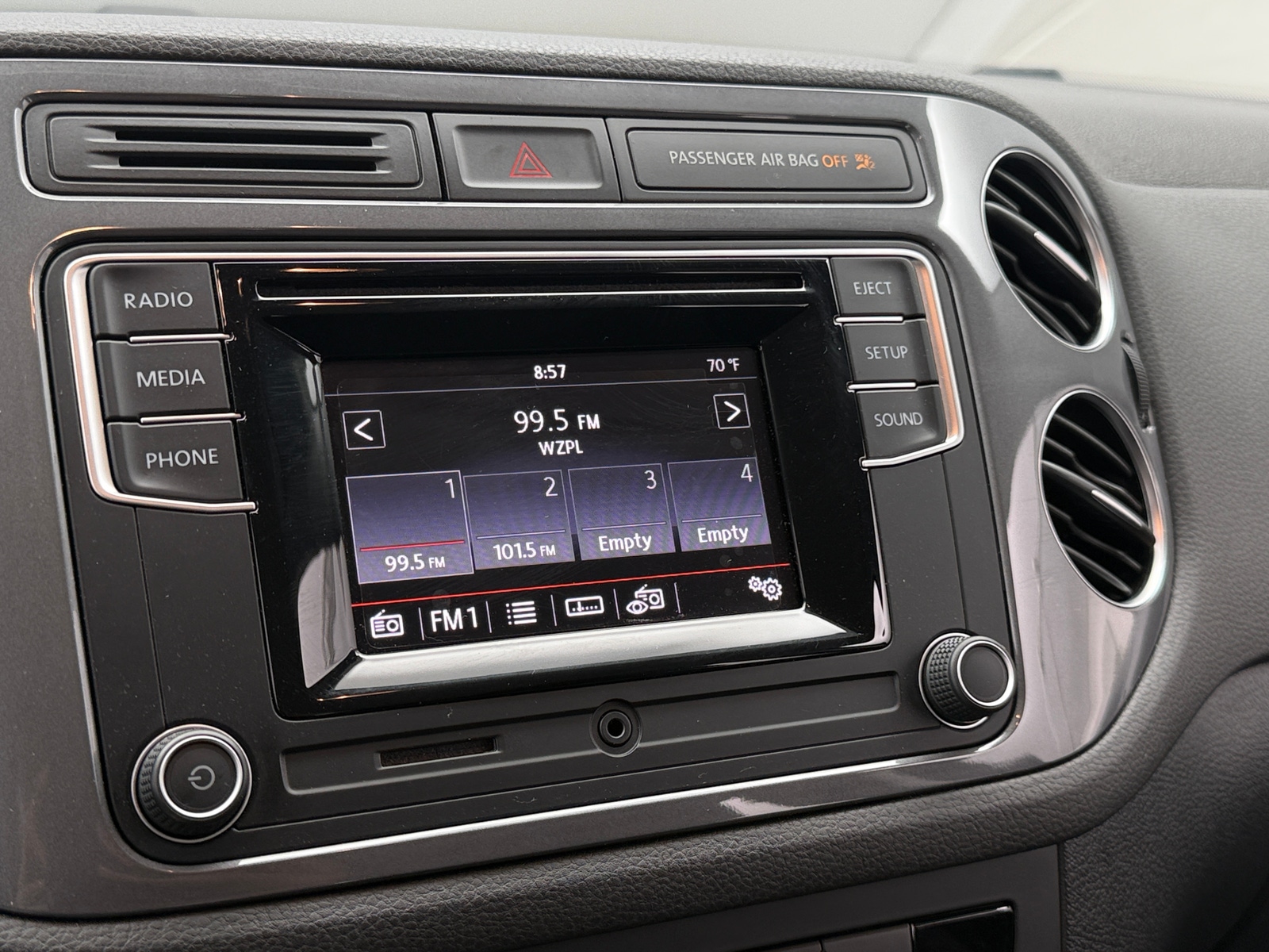 Thumbnail: 2017 Volkswagen Tiguan - 4