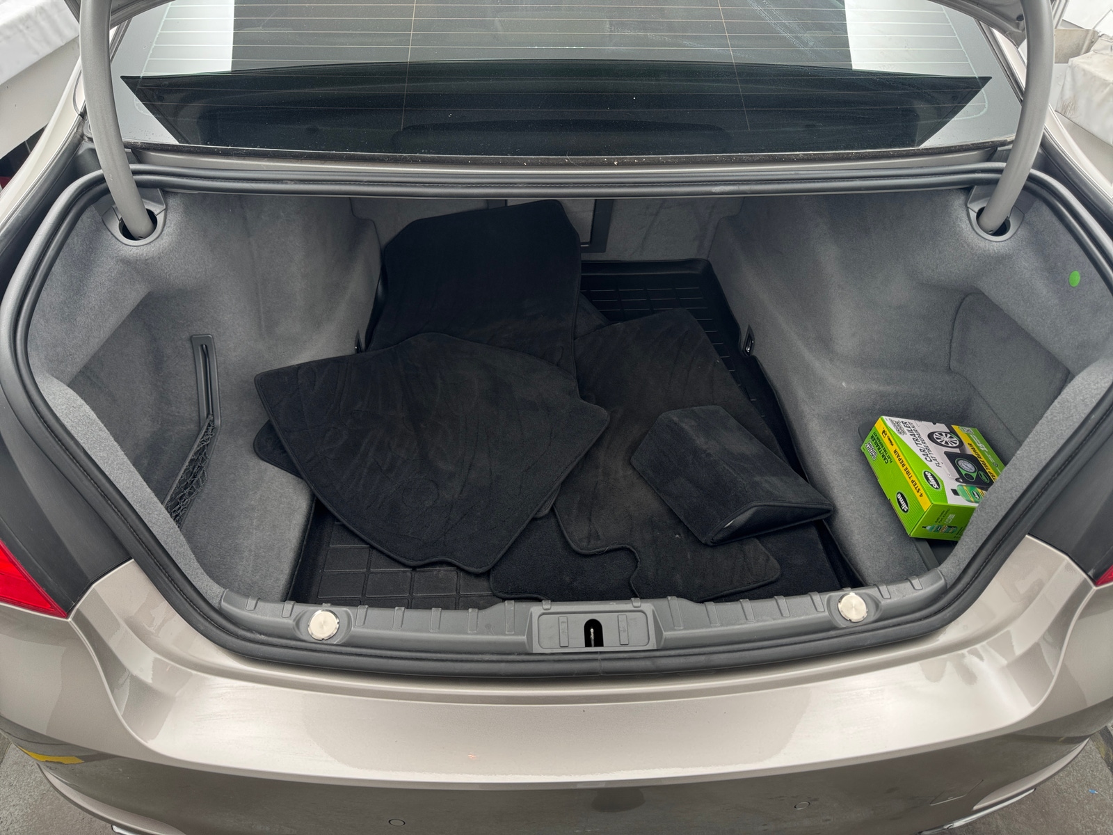 Thumbnail: 2012 BMW 7 Series - 6