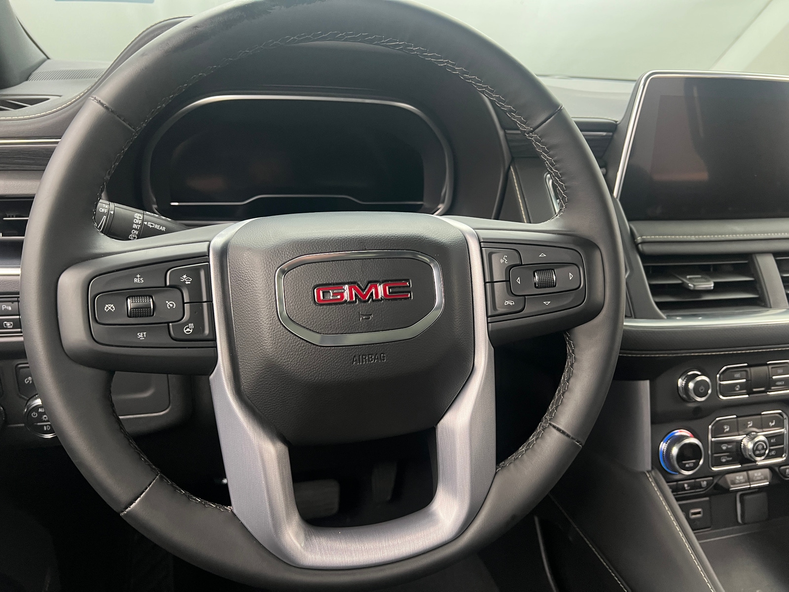Thumbnail: 2024 GMC Yukon - 4