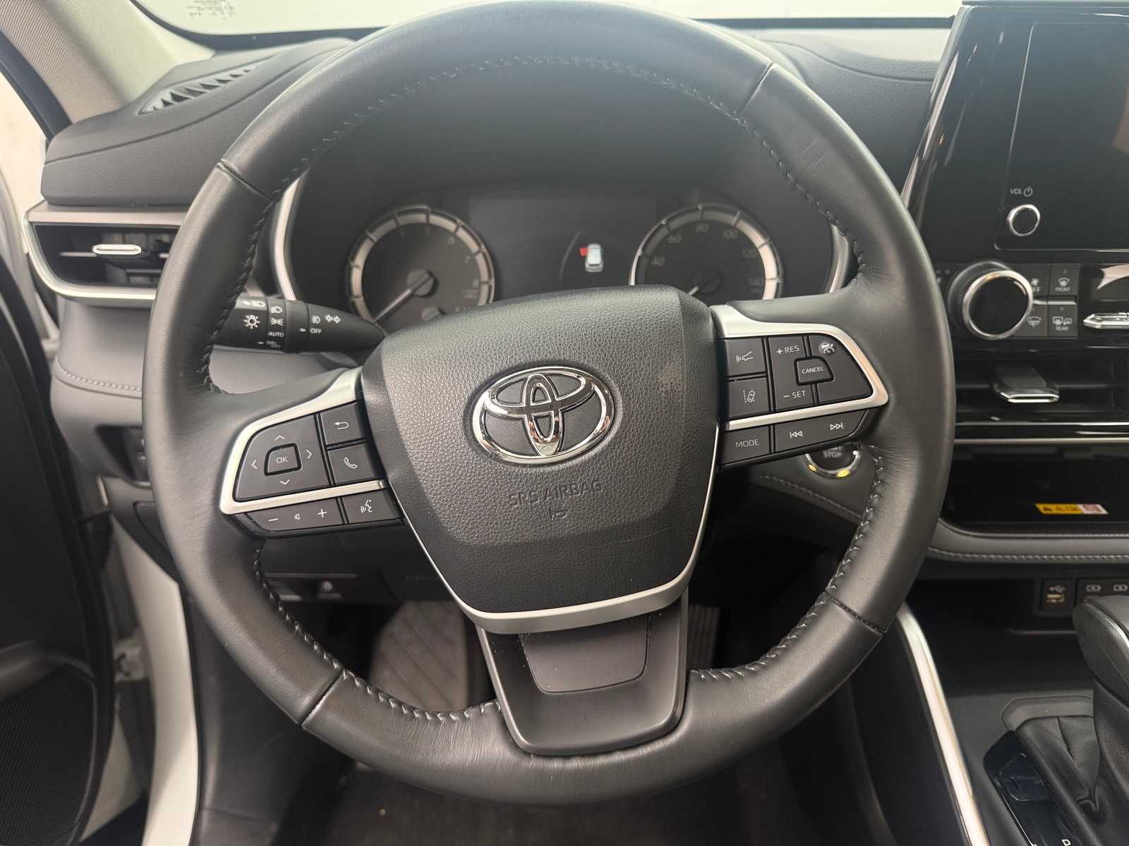 Thumbnail: 2023 Toyota Highlander - 4