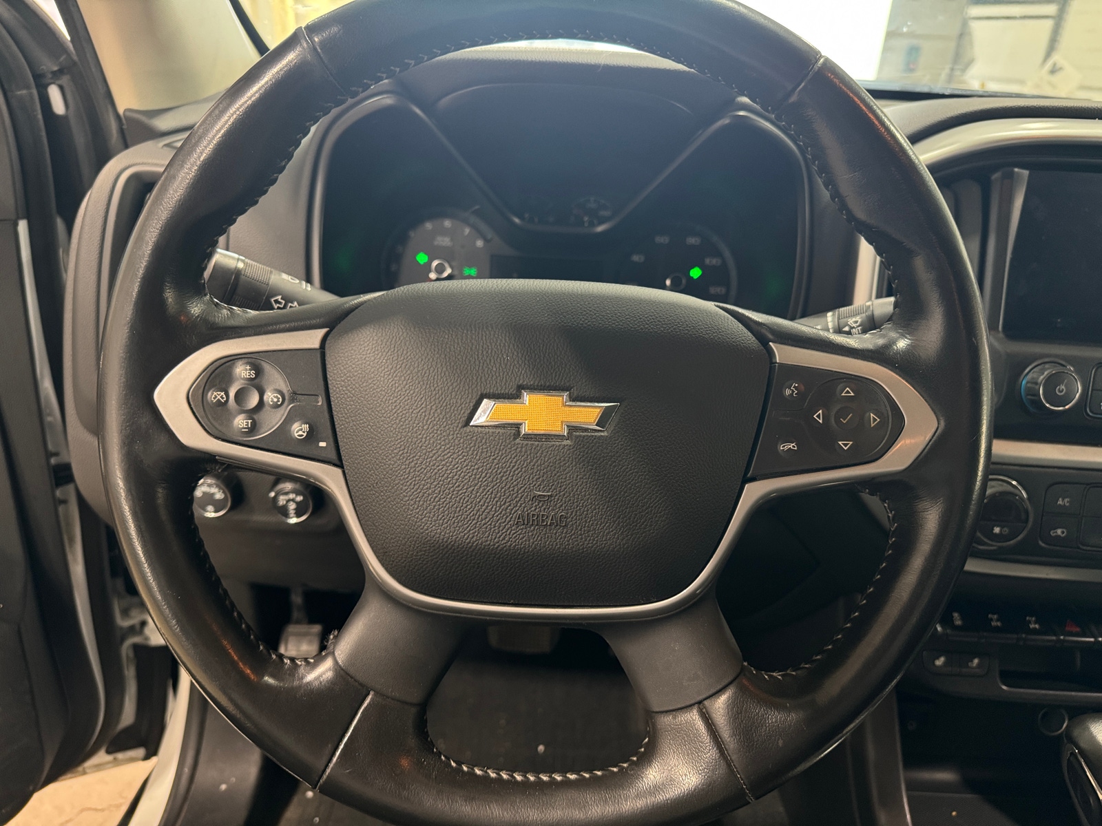 Thumbnail: 2022 Chevrolet Colorado - 4