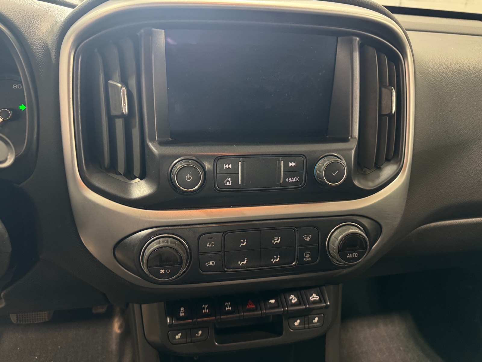 Thumbnail: 2022 Chevrolet Colorado - 3