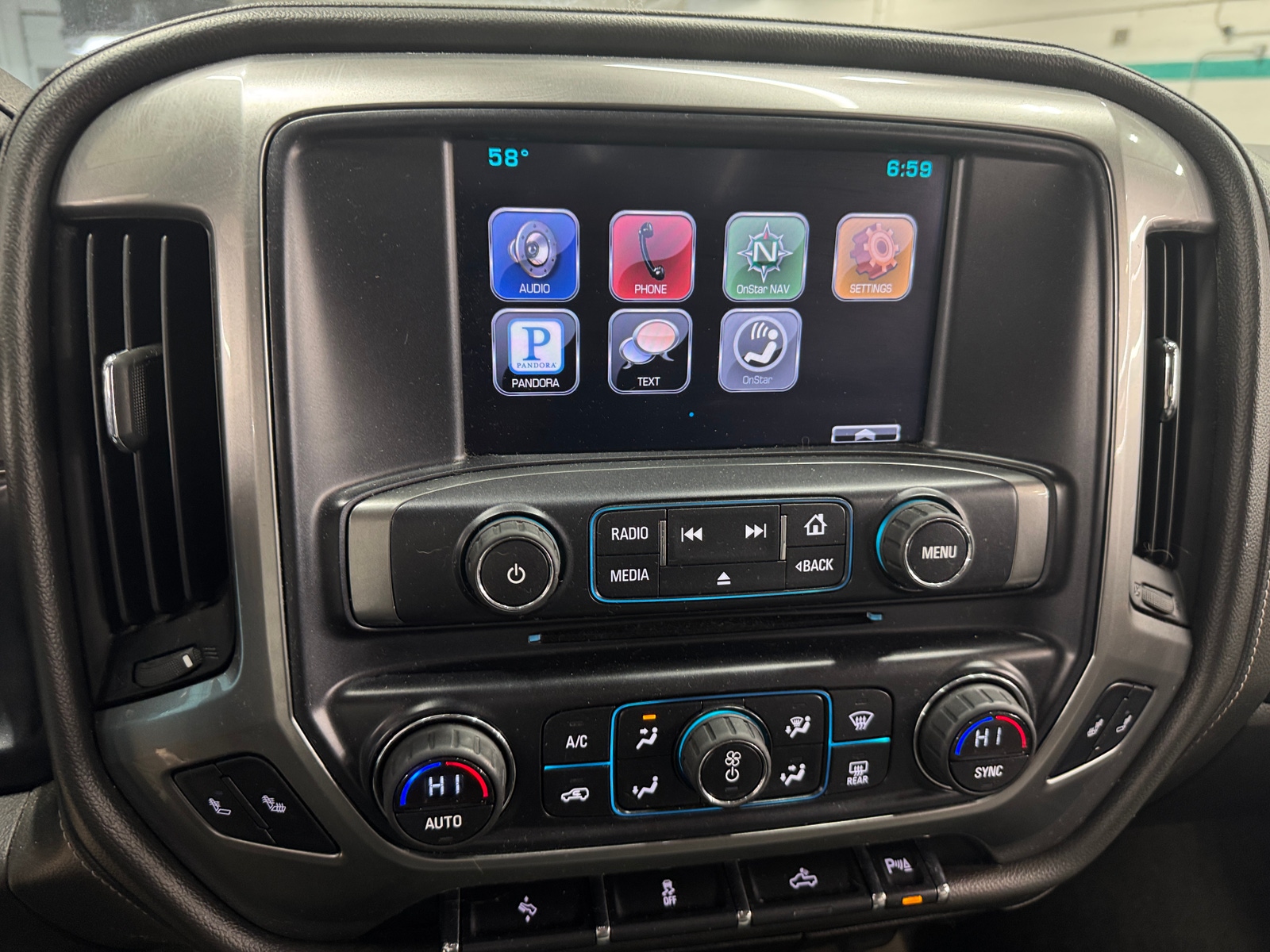 Thumbnail: 2015 Chevrolet Silverado 1500 - 3