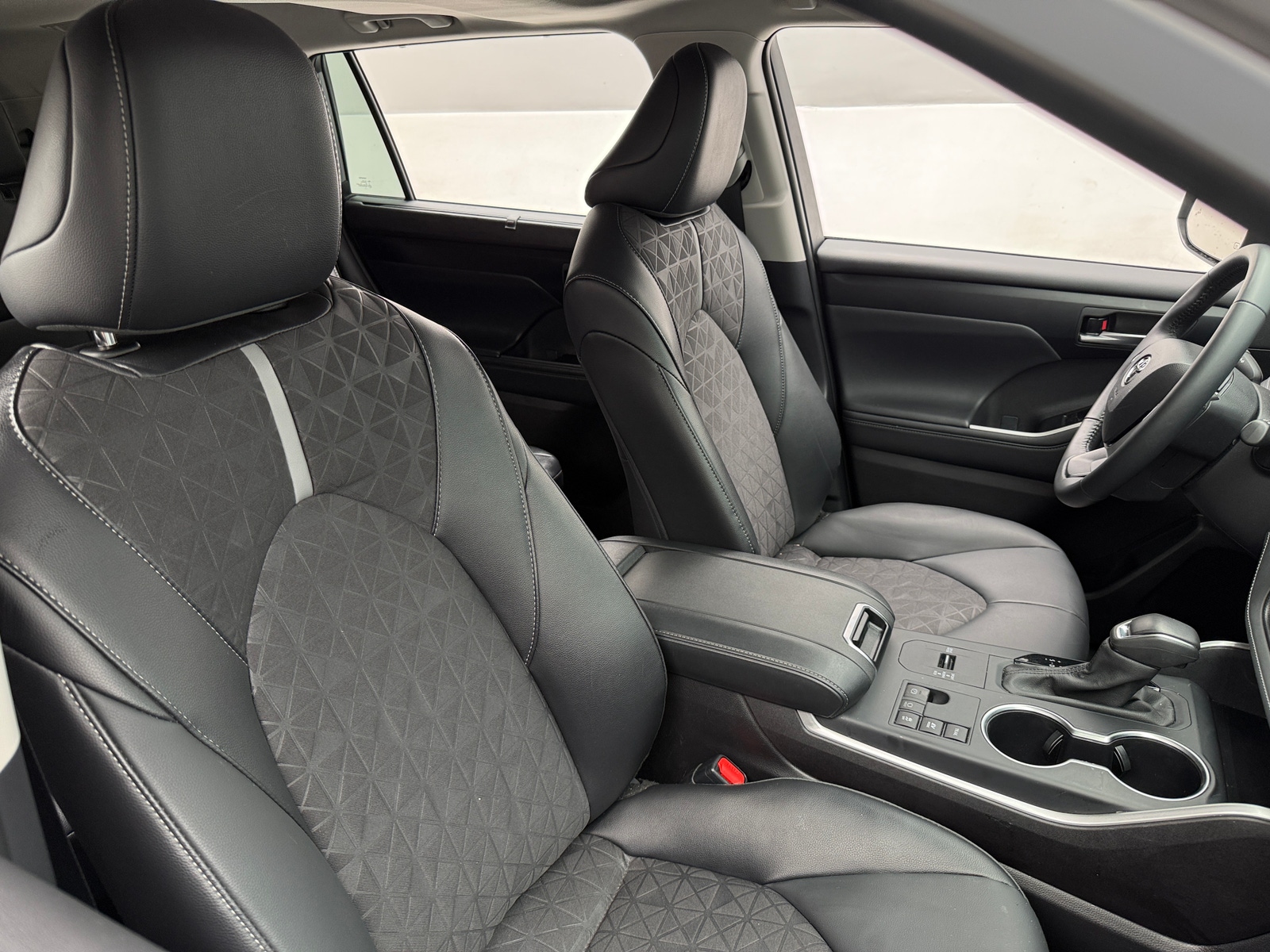 Thumbnail: 2025 Toyota Highlander - 2