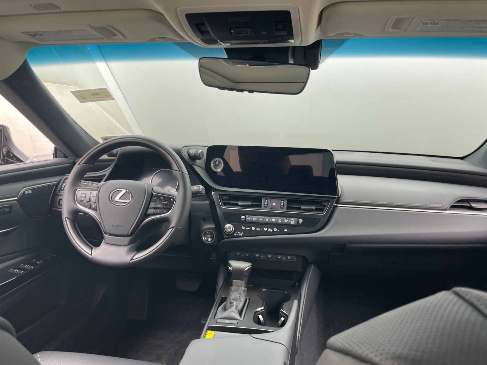 Thumbnail: 2025 Lexus ES - 2