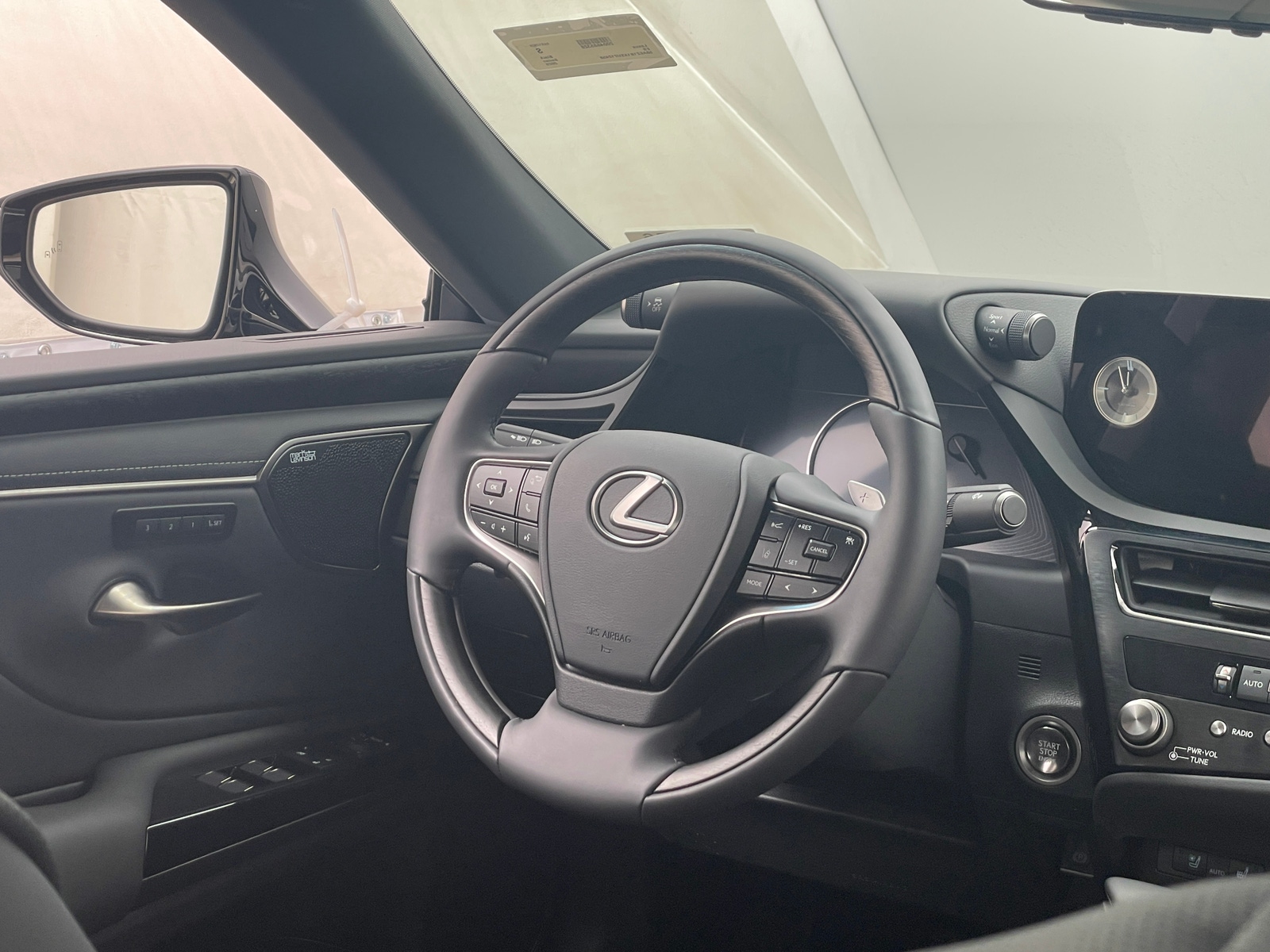 Thumbnail: 2025 Lexus ES - 4