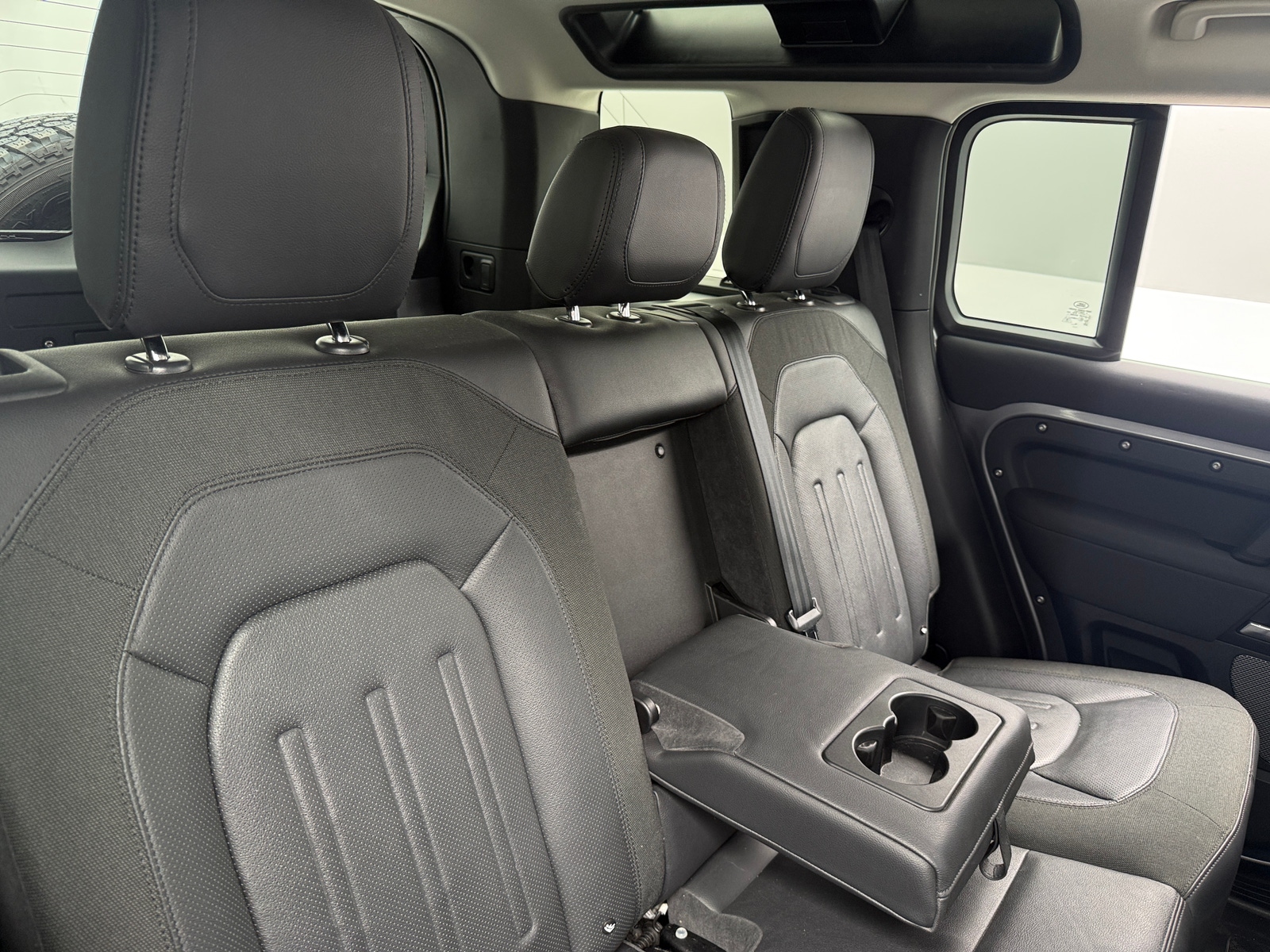 Thumbnail: 2020 Land Rover Defender - 5