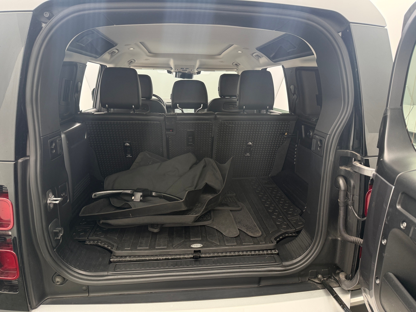 Thumbnail: 2020 Land Rover Defender - 6