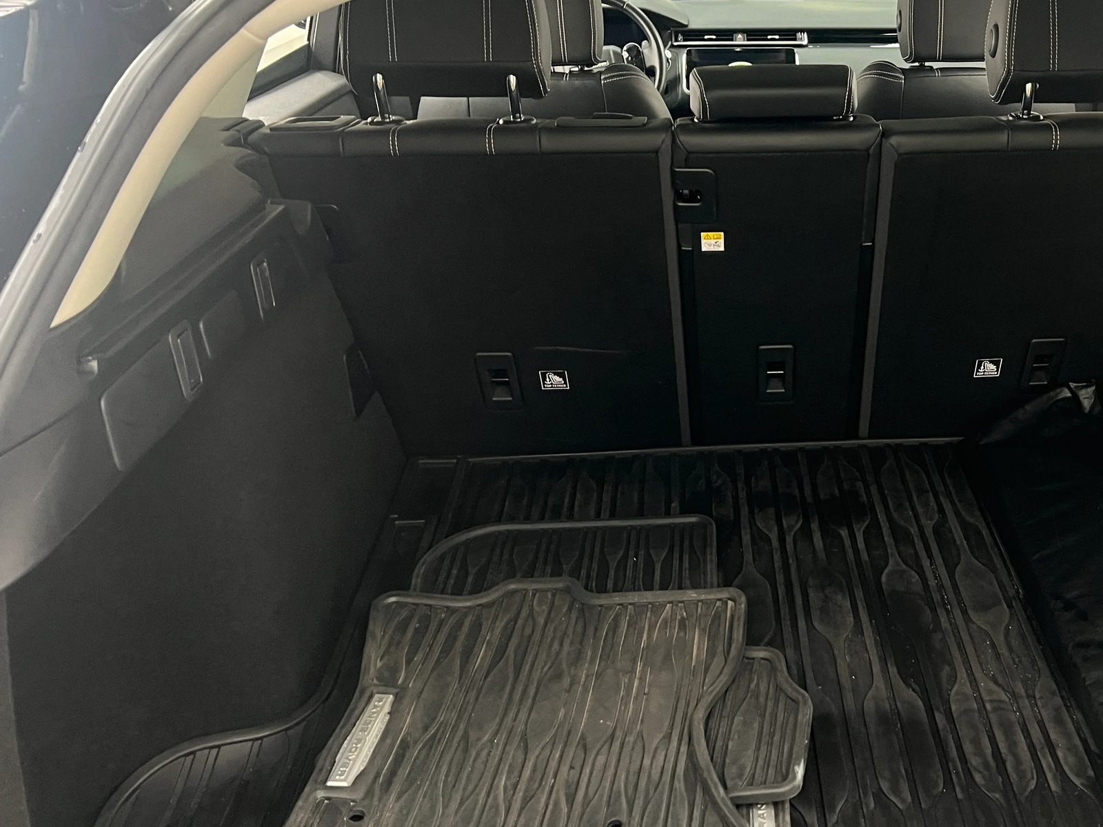 Thumbnail: 2020 Land Rover Range Rover Velar - 6