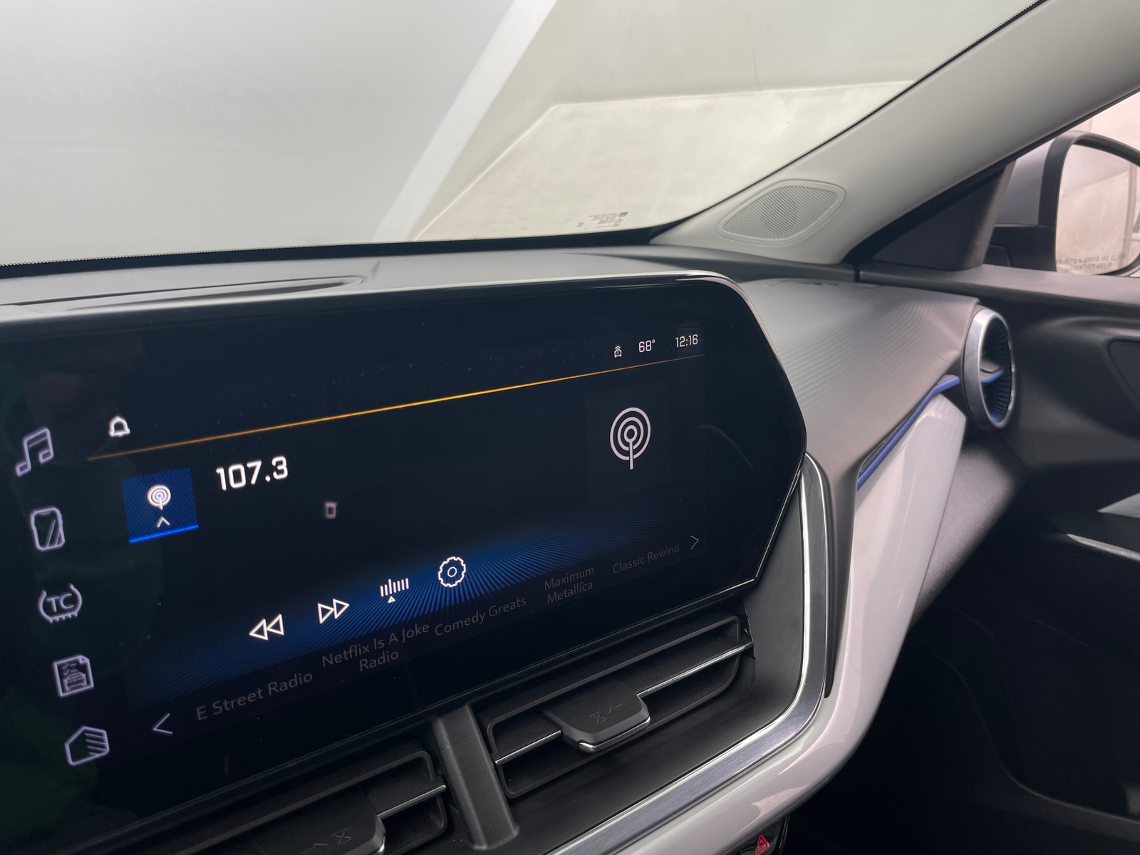 Thumbnail: 2025 Chevrolet Trax - 4