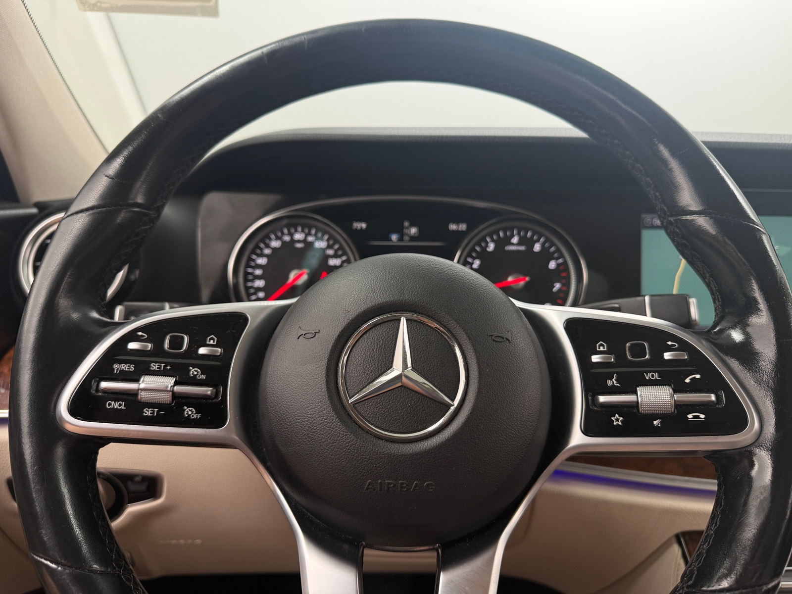 Thumbnail: 2019 Mercedes-Benz E-Class - 4