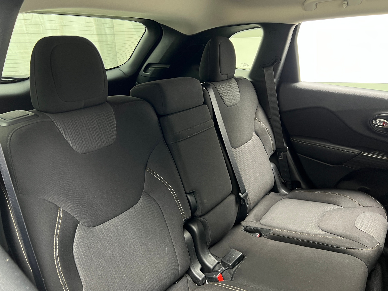 Thumbnail: 2016 Jeep Cherokee - 6