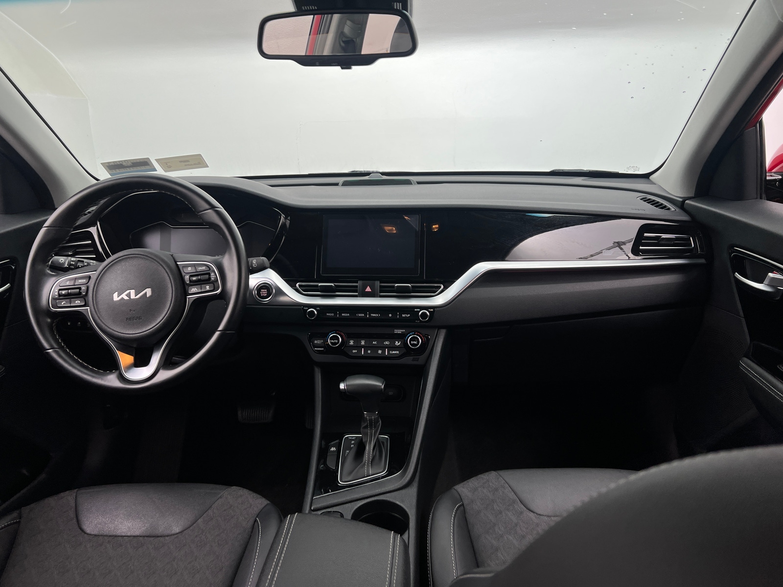 Thumbnail: 2022 Kia Niro - 3