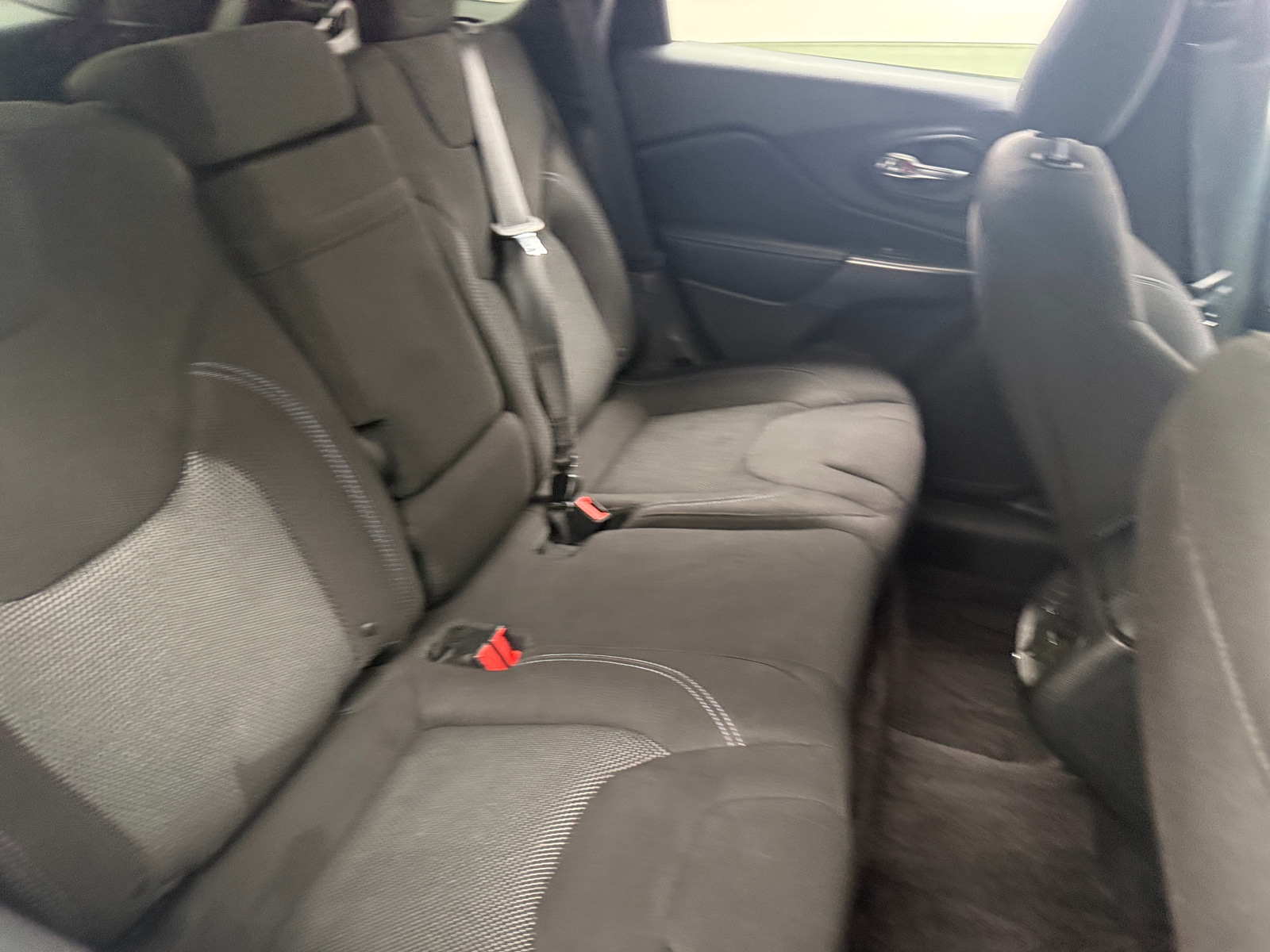 Thumbnail: 2019 Jeep Cherokee - 6