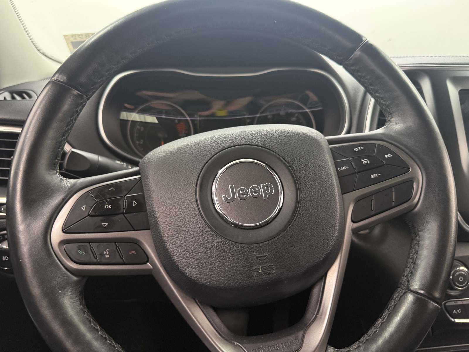 Thumbnail: 2019 Jeep Cherokee - 5