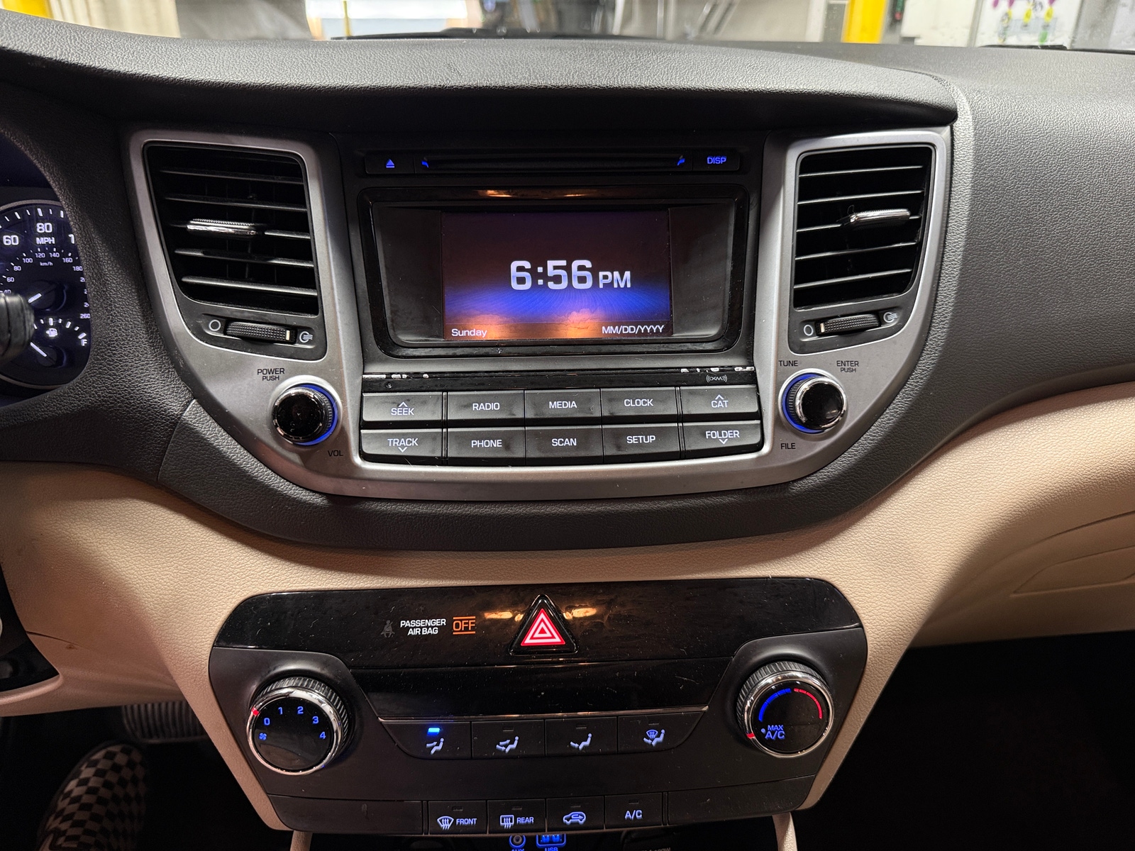 Thumbnail: 2016 Hyundai Tucson - 4