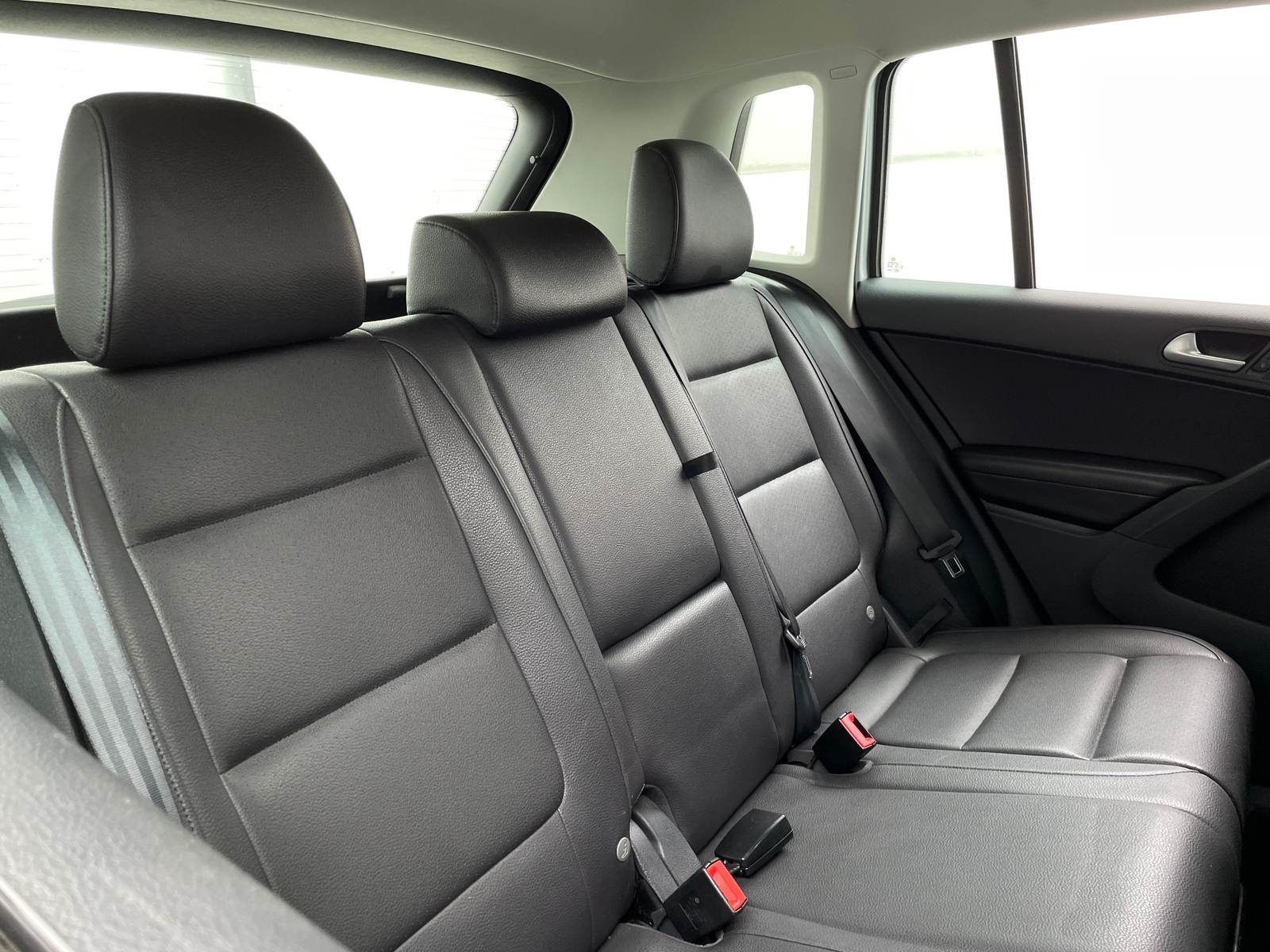 Thumbnail: 2017 Volkswagen Tiguan - 6