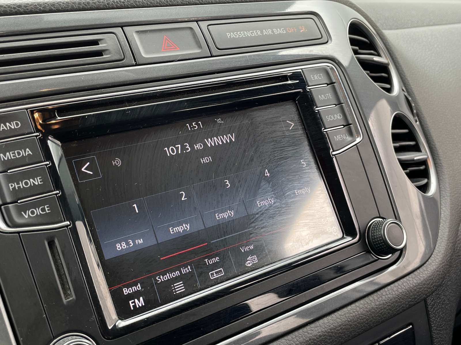 Thumbnail: 2017 Volkswagen Tiguan - 4