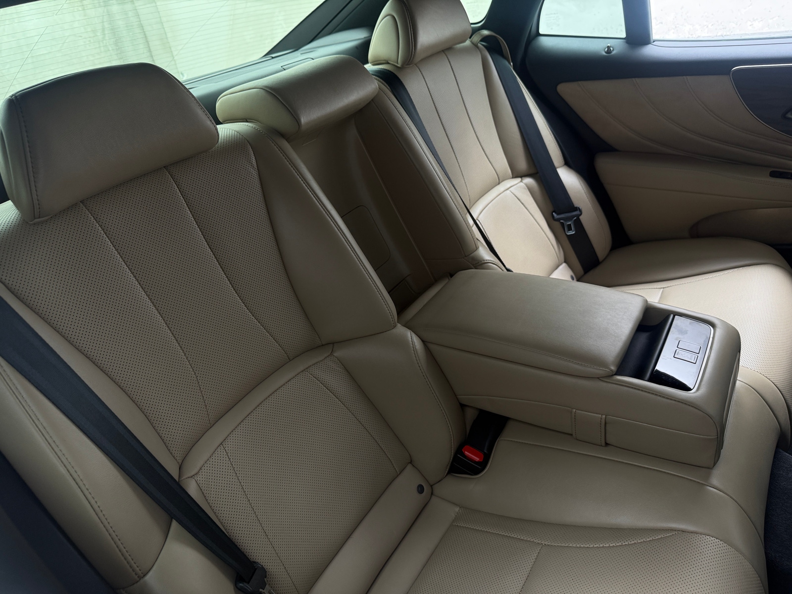 Thumbnail: 2021 Lexus LS - 5