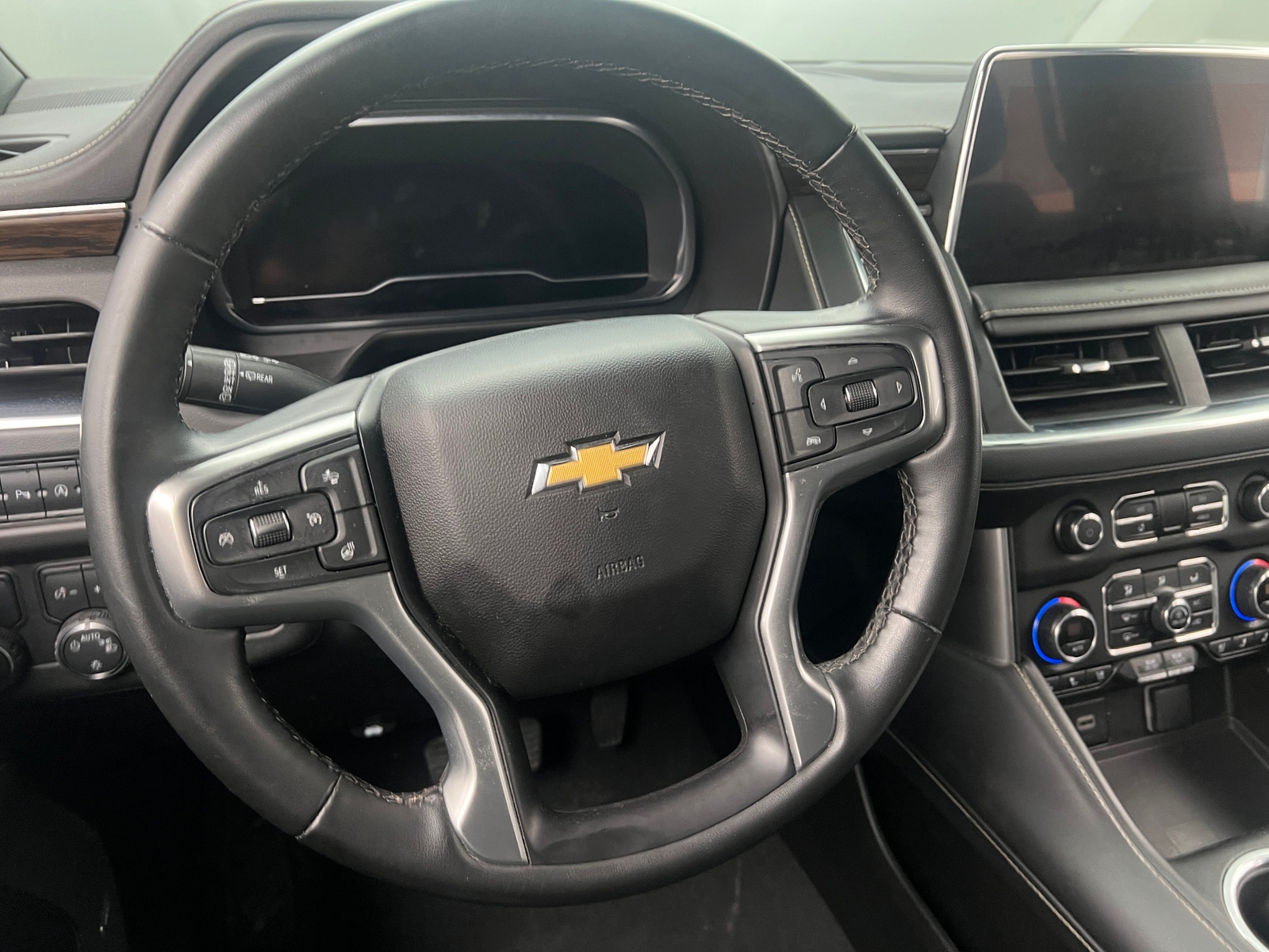 Thumbnail: 2023 Chevrolet Suburban - 4