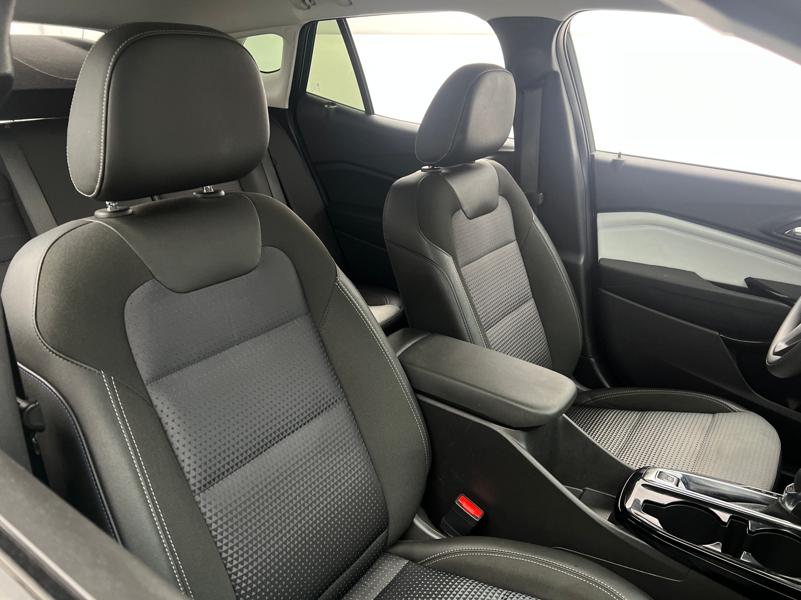 Thumbnail: 2025 Chevrolet Trax - 2