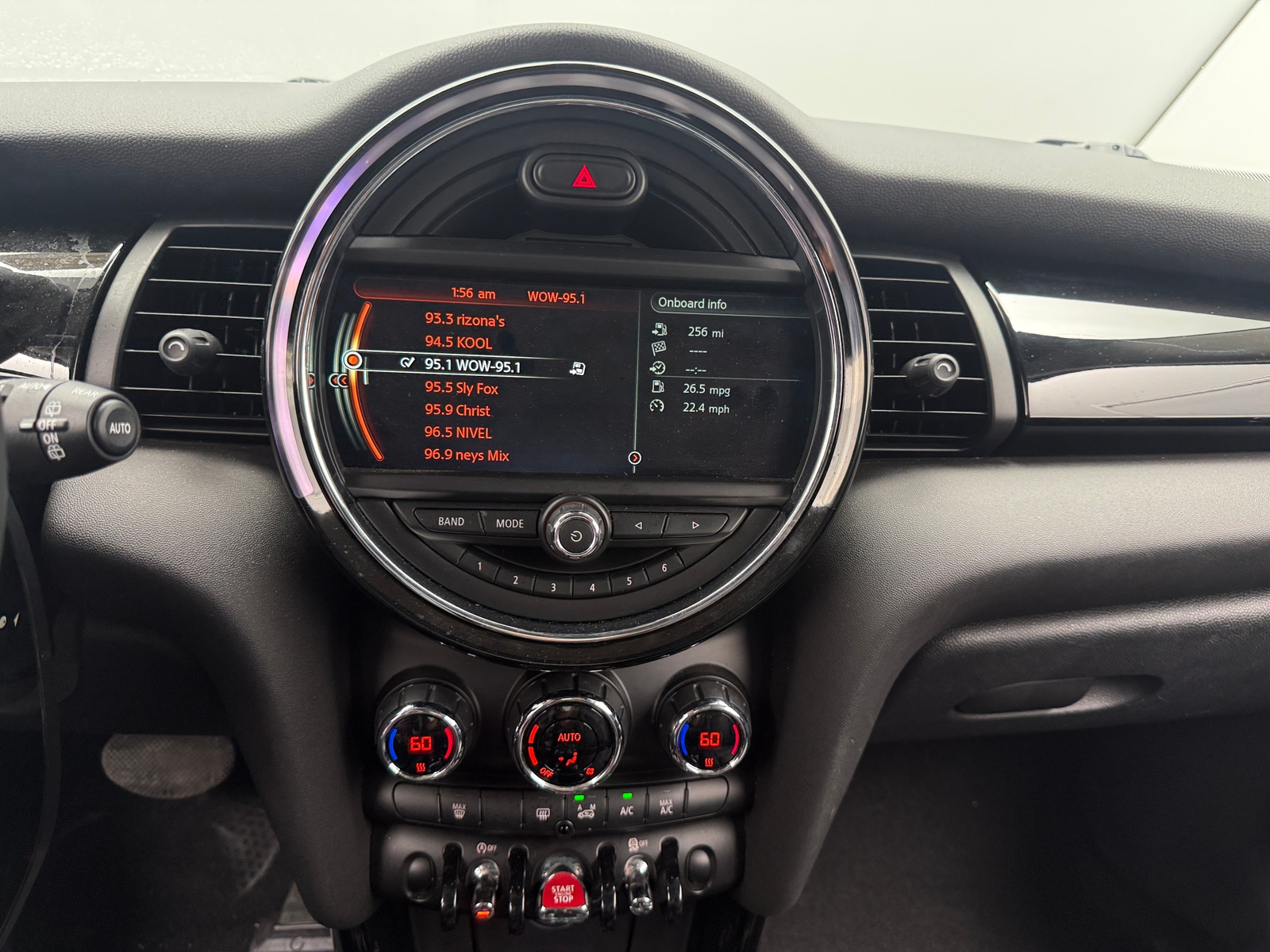 Thumbnail: 2016 MINI Cooper Hardtop - 3