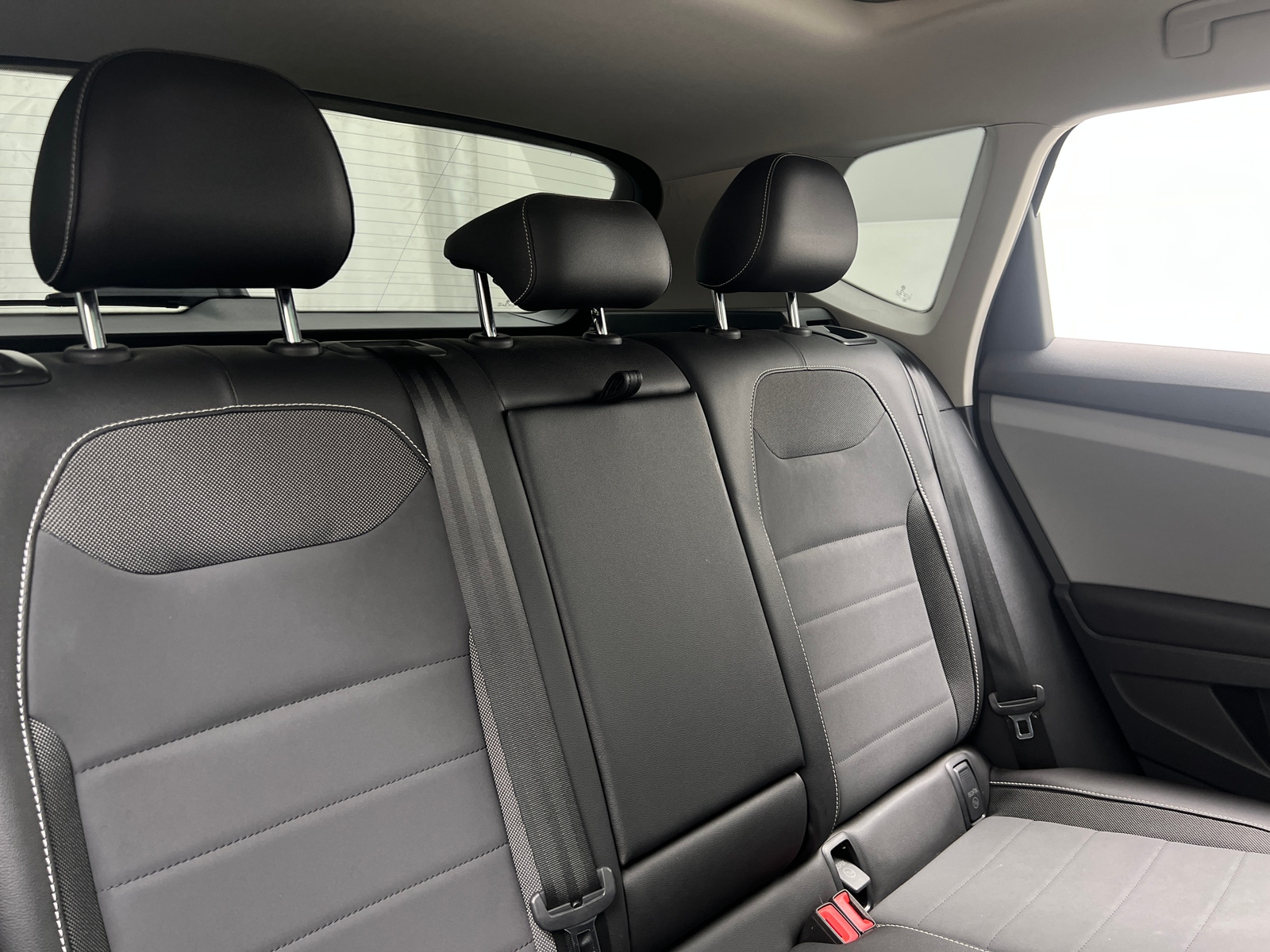 Thumbnail: 2023 Volkswagen Taos - 5