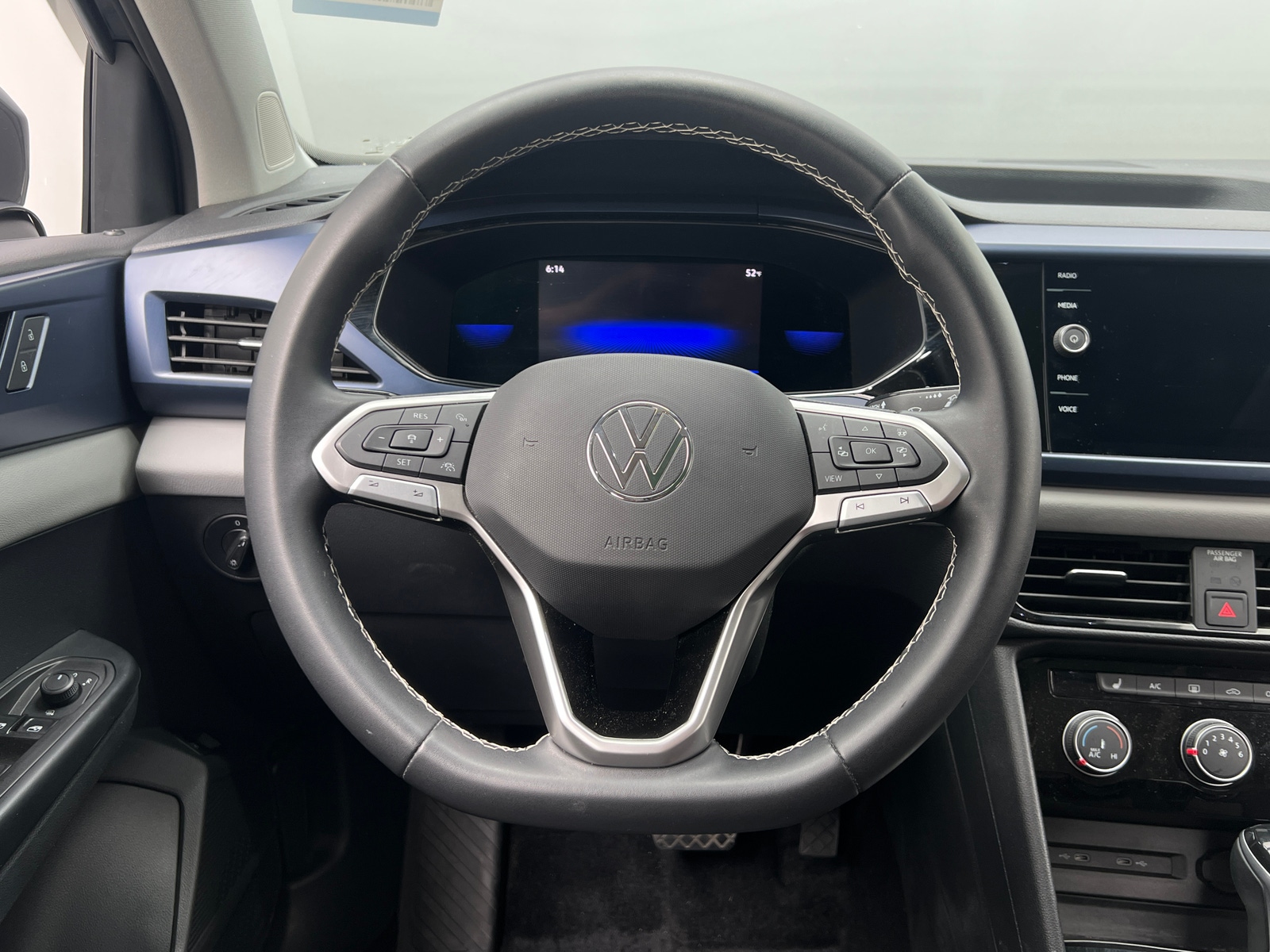 Thumbnail: 2023 Volkswagen Taos - 4