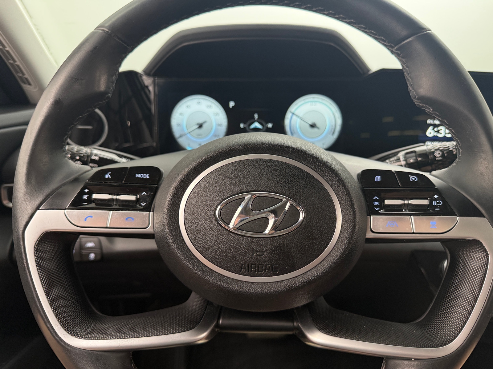 Thumbnail: 2023 Hyundai Elantra - 4