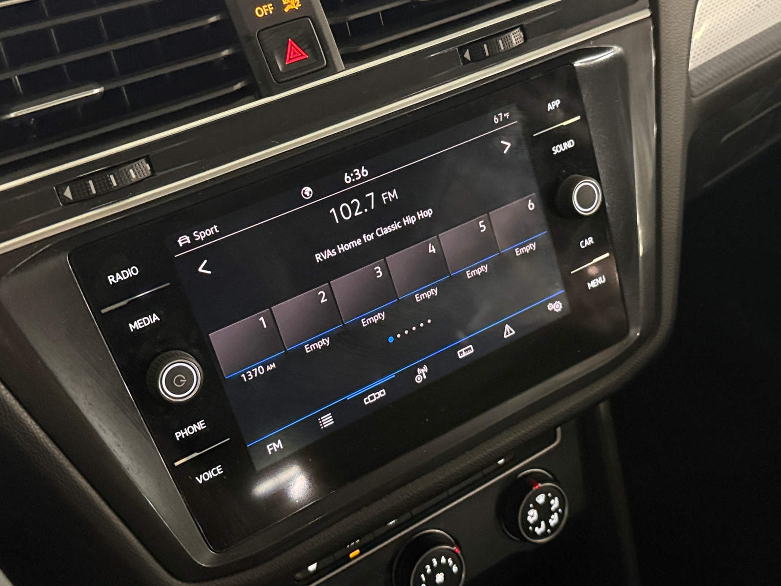 Thumbnail: 2024 Volkswagen Tiguan - 4