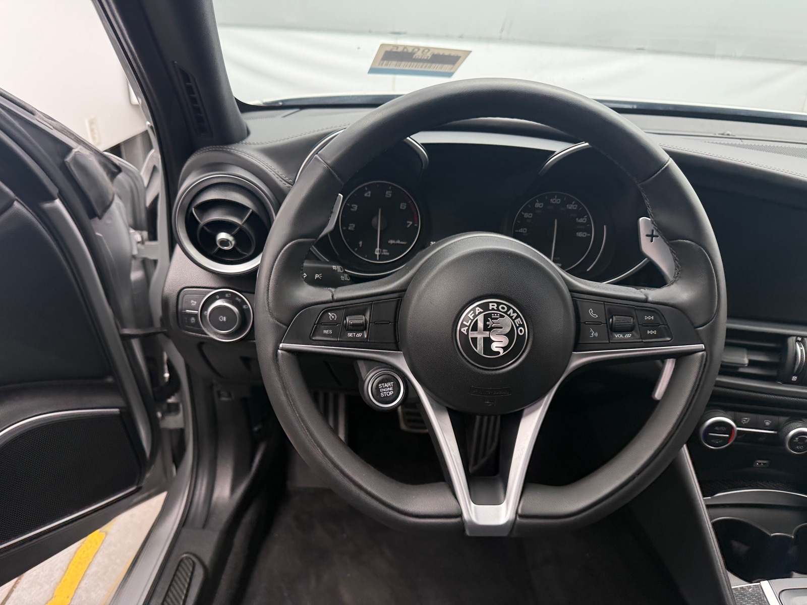 Thumbnail: 2019 Alfa Romeo Giulia - 4