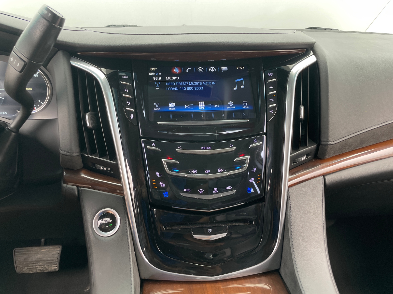 Thumbnail: 2019 Cadillac Escalade - 3