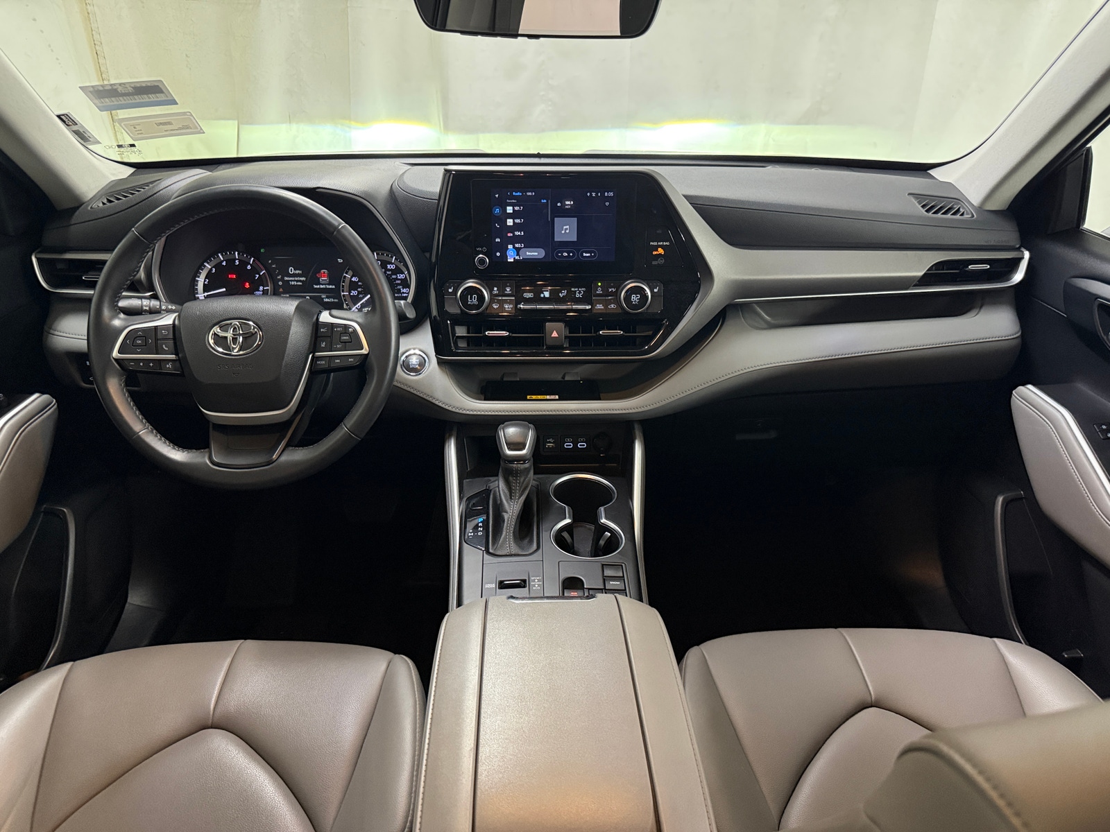 Thumbnail: 2023 Toyota Highlander - 2