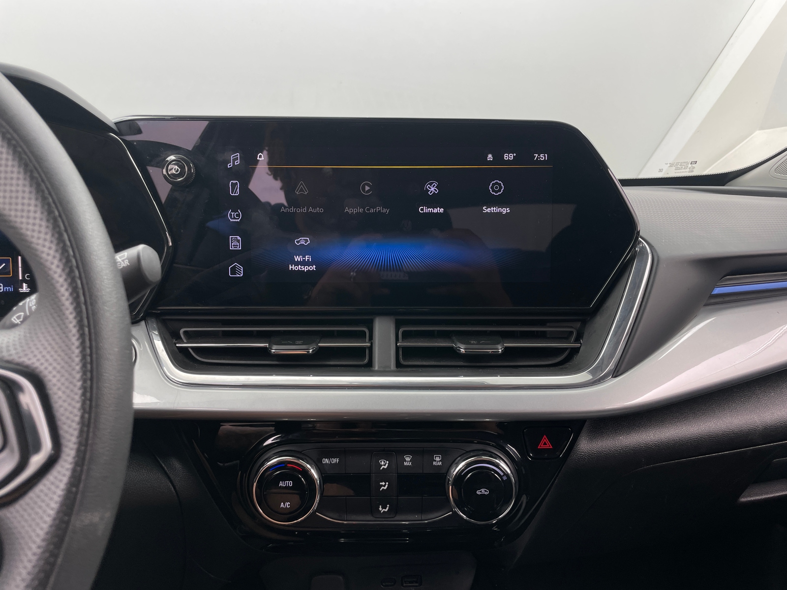 Thumbnail: 2025 Chevrolet Trax - 4