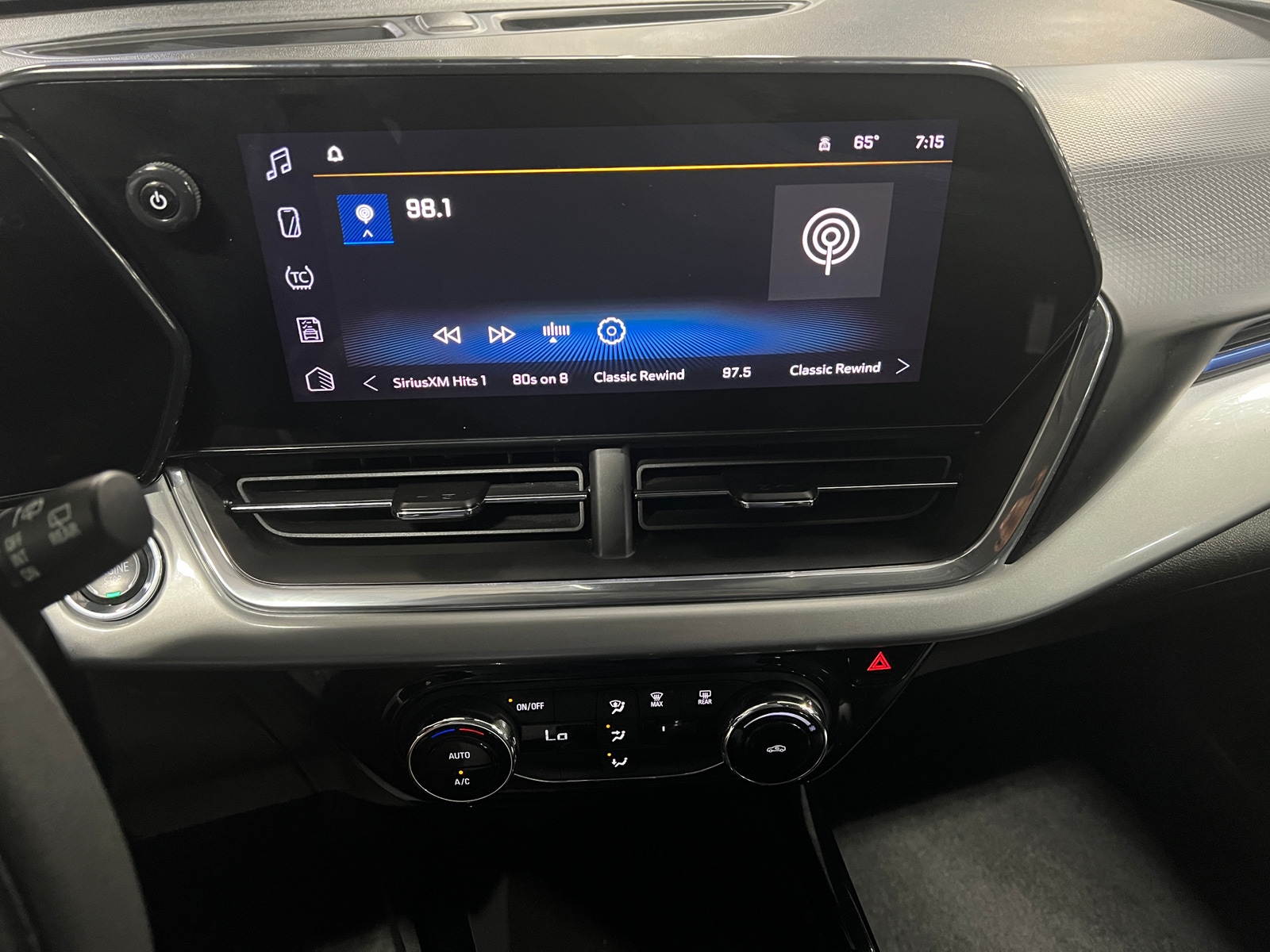 Thumbnail: 2025 Chevrolet Trax - 4