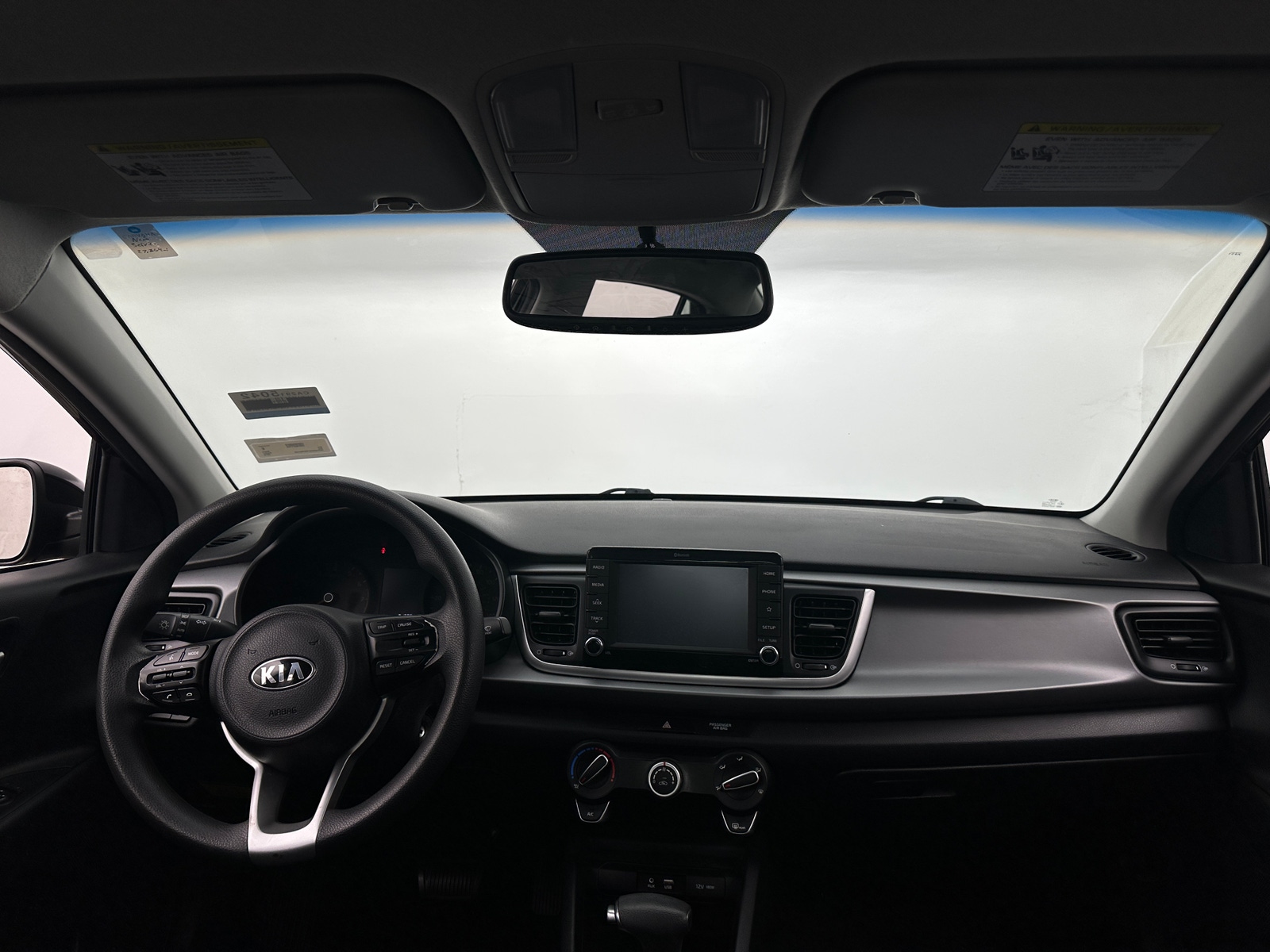 Thumbnail: 2019 Kia Rio - 3