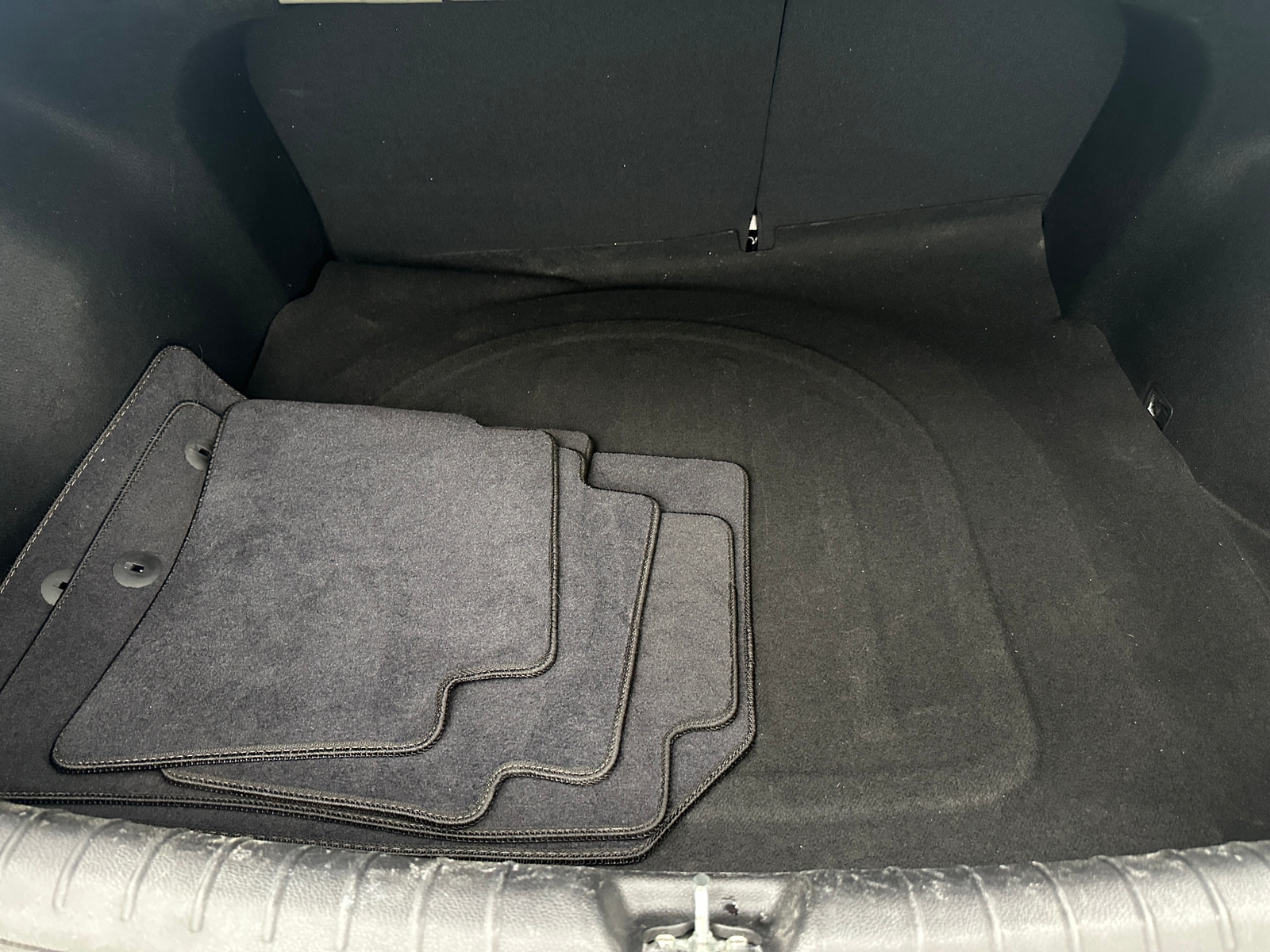 Thumbnail: 2019 Kia Rio - 7