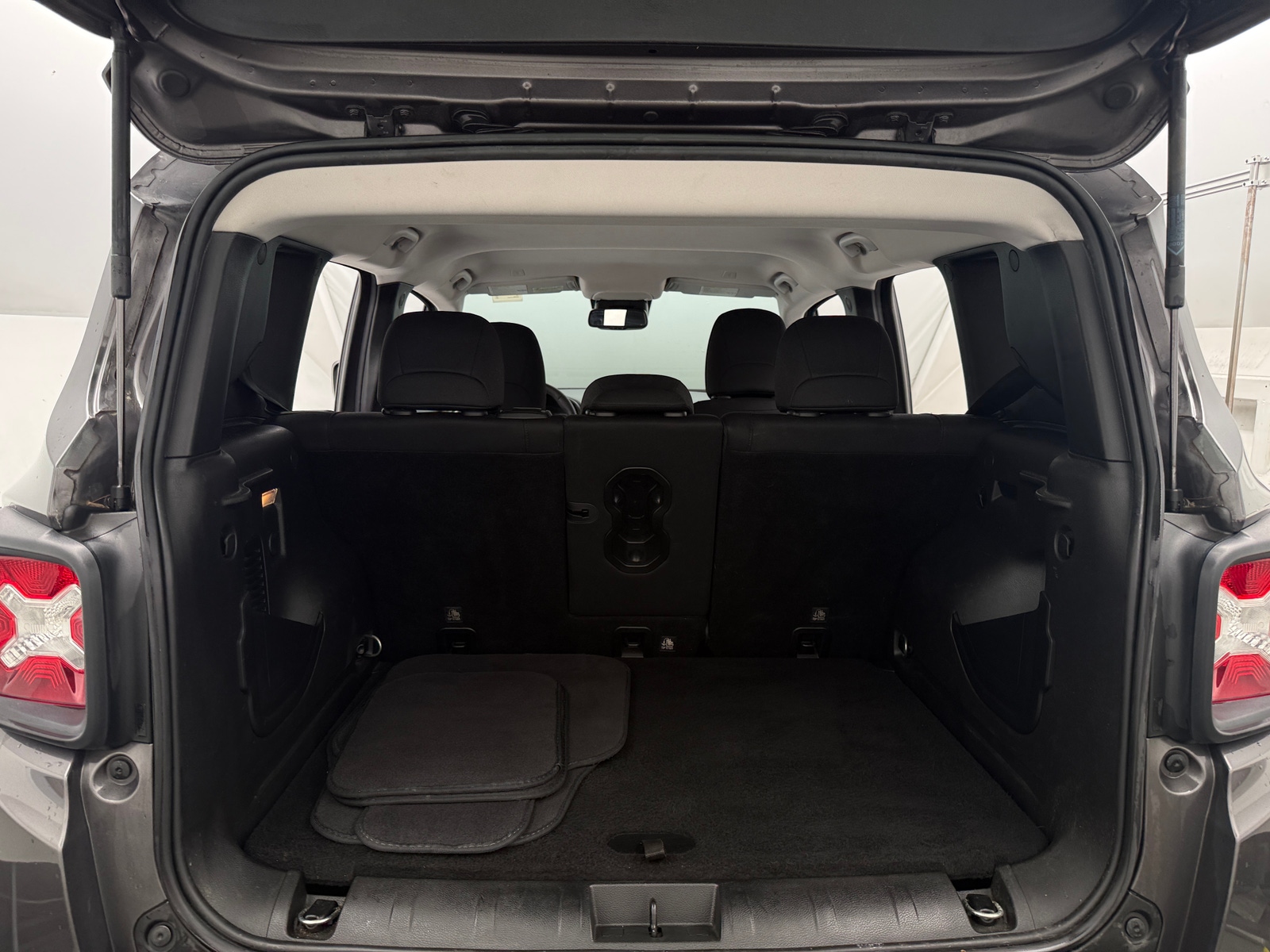 Thumbnail: 2018 Jeep Renegade - 7