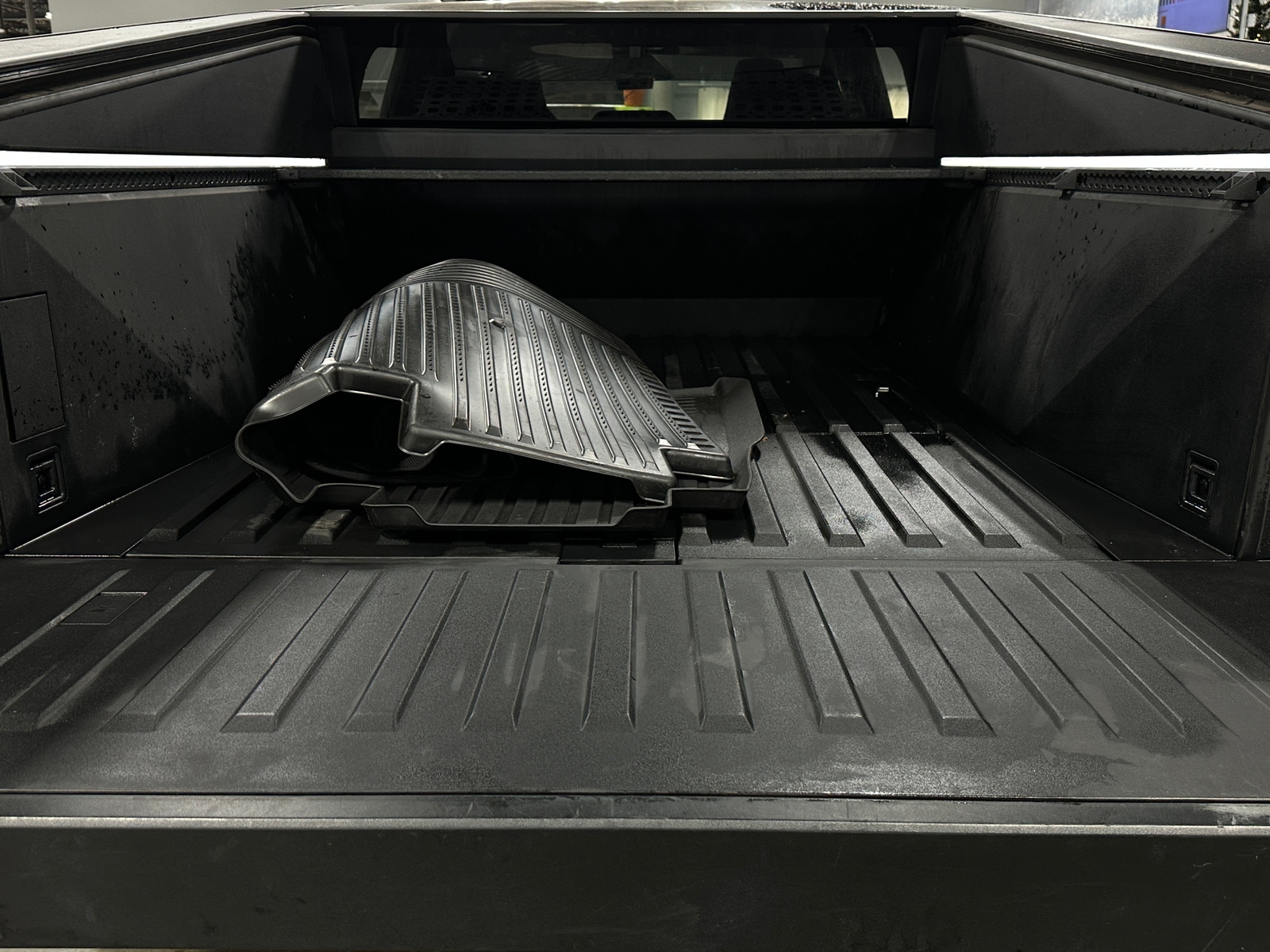 Thumbnail: 2024 Tesla Cybertruck - 6