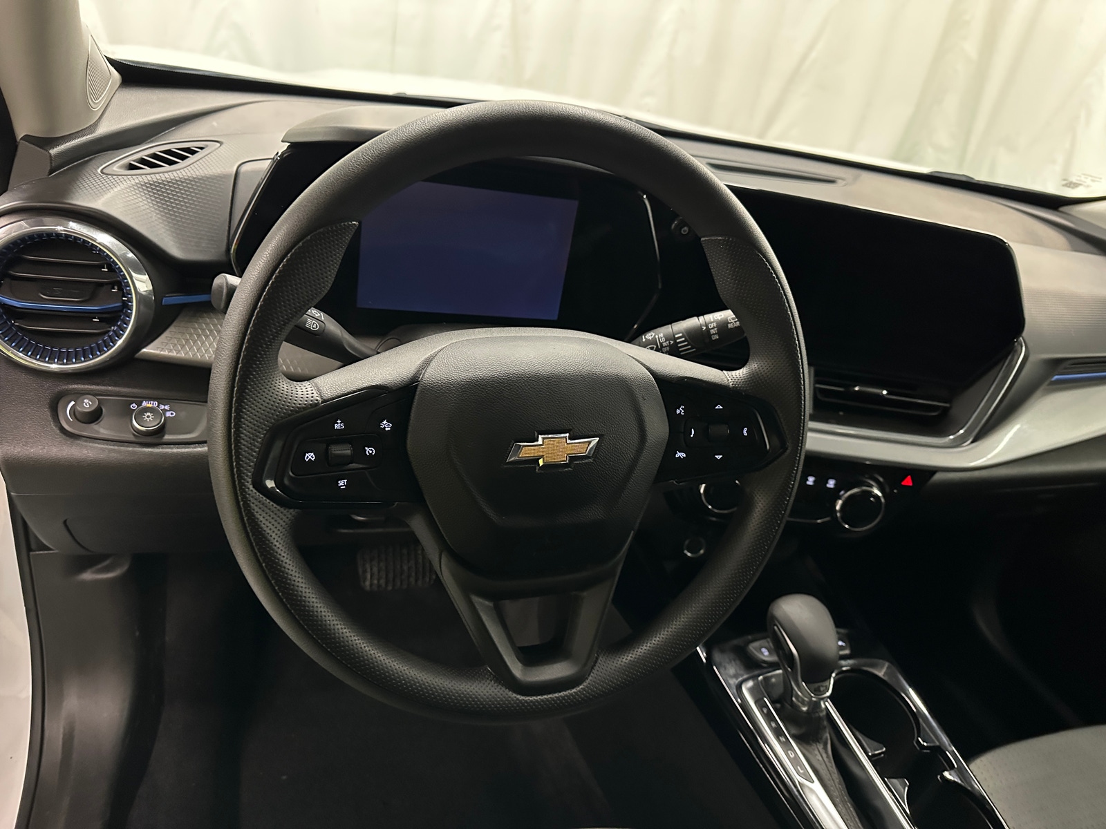 Thumbnail: 2025 Chevrolet Trax - 5