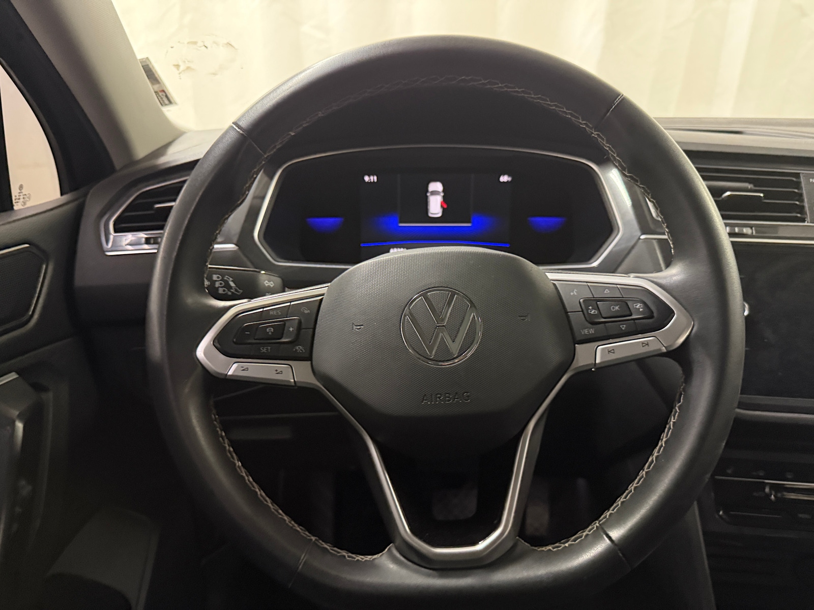 Thumbnail: 2022 Volkswagen Tiguan - 4