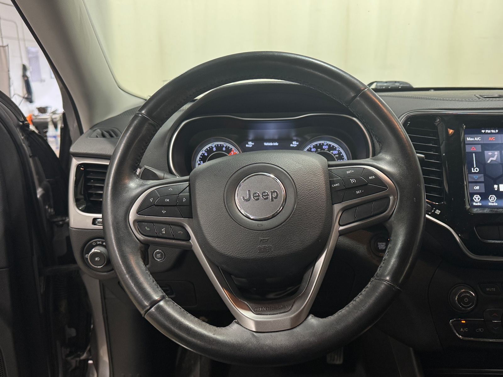 Thumbnail: 2019 Jeep Cherokee - 4