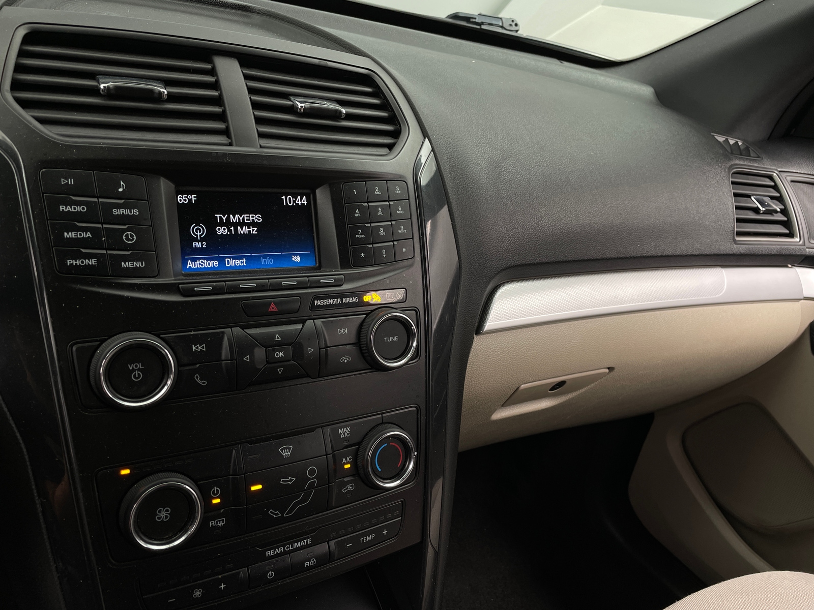 Thumbnail: 2018 Ford Explorer - 4