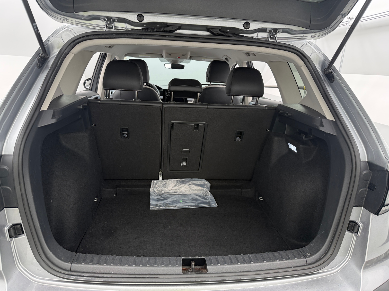 Thumbnail: 2025 Volkswagen Taos - 7