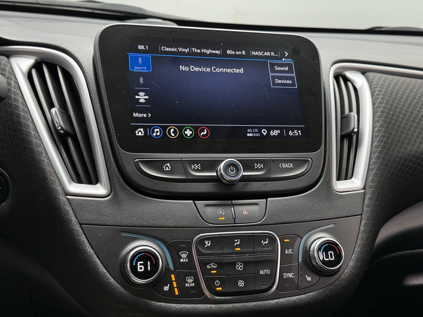 Thumbnail: 2024 Chevrolet Malibu - 4