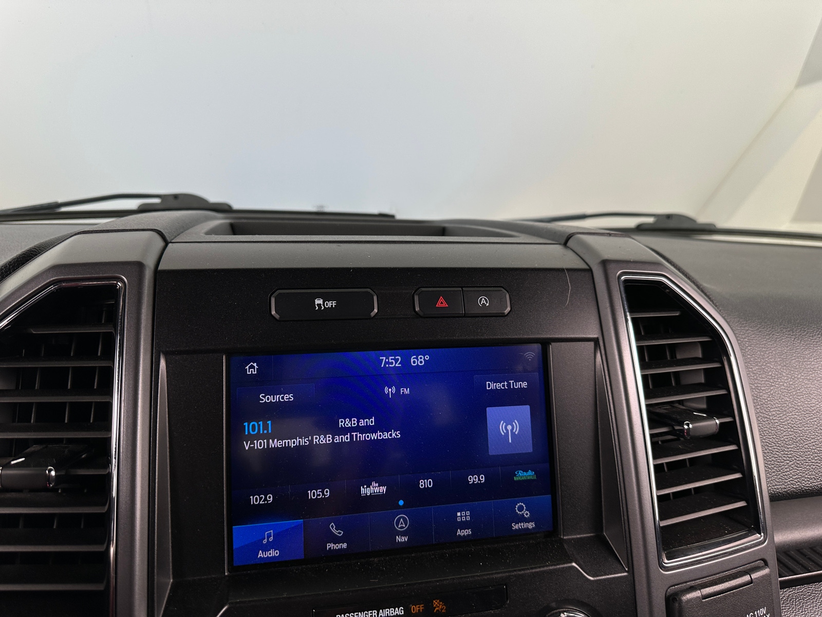 Thumbnail: 2019 Ford Econoline - 4