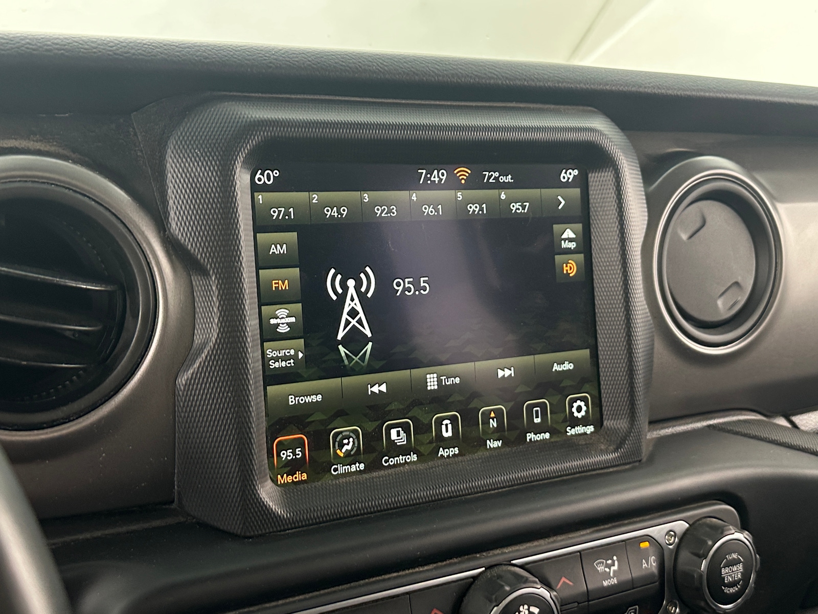 Thumbnail: 2022 Jeep Gladiator - 4