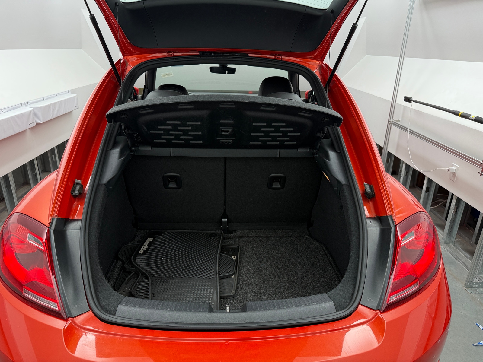 Thumbnail: 2018 Volkswagen Beetle - 7