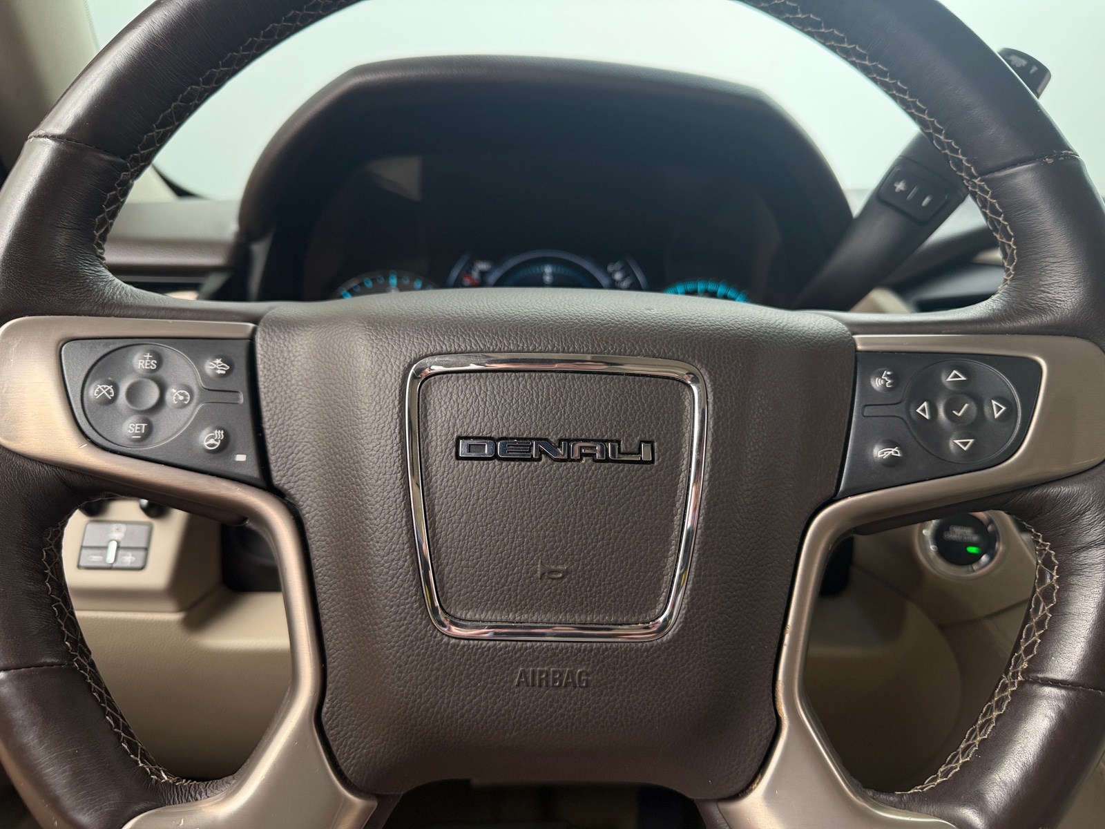 Thumbnail: 2018 GMC Yukon XL - 4